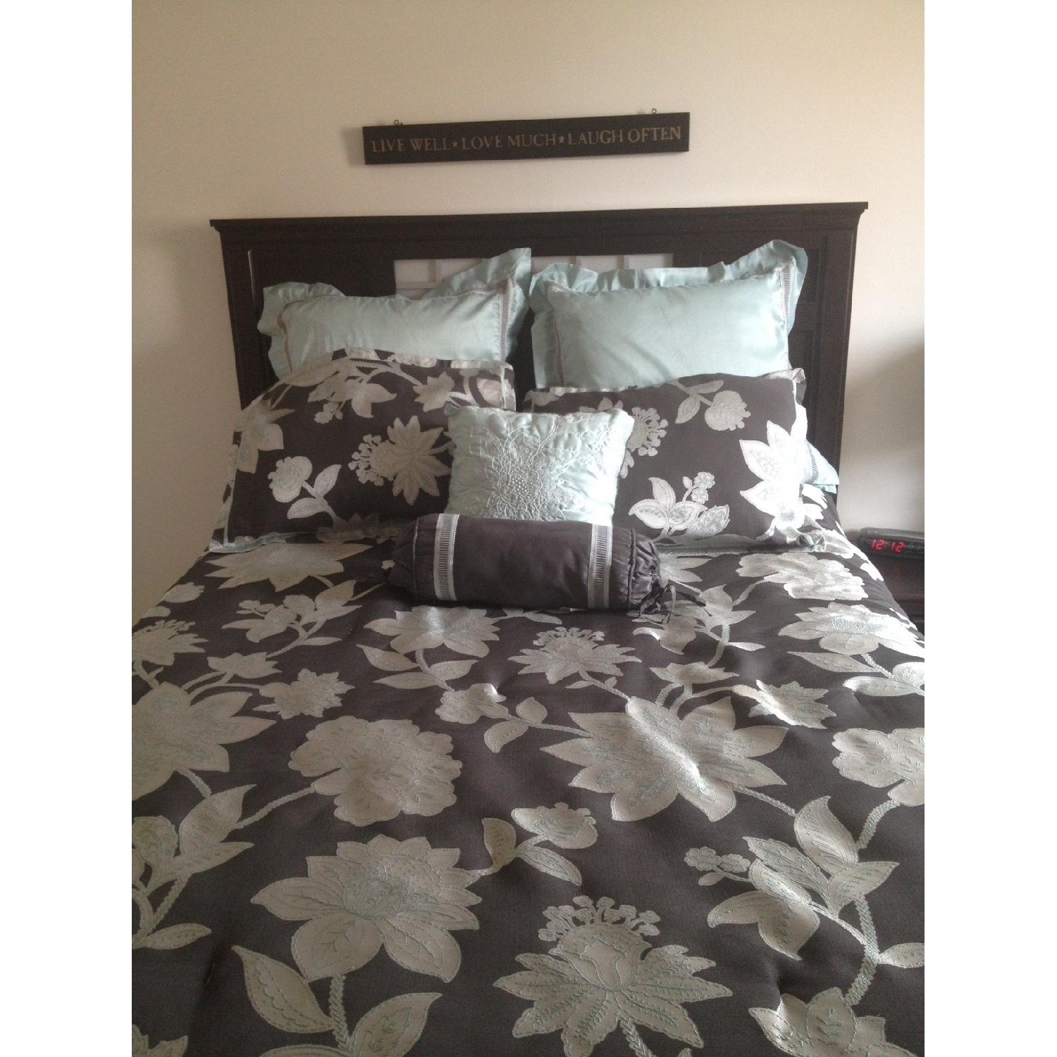 Queen Bedroom Set (Dark Brown) AptDeco