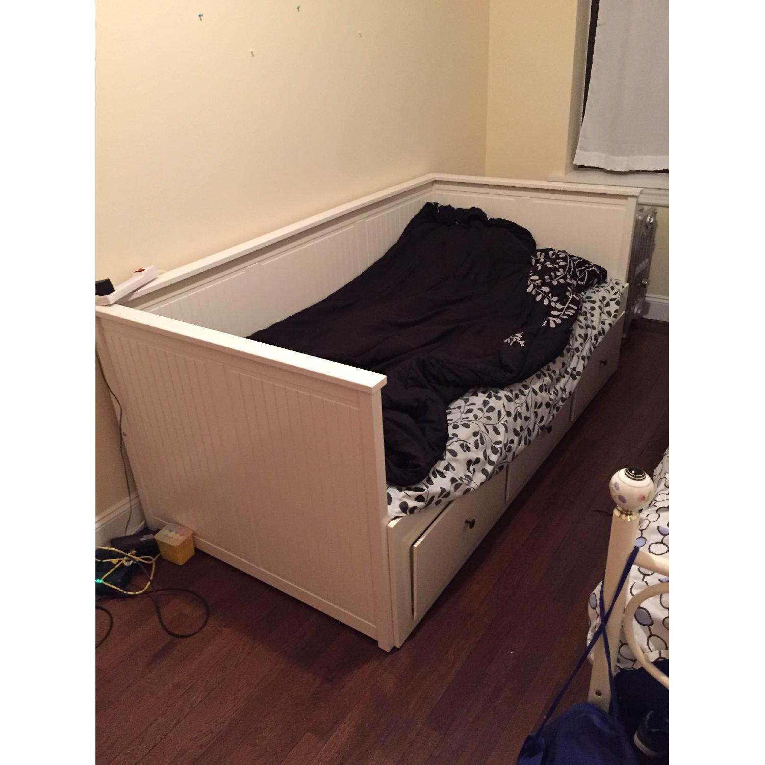 Ikea Daybed AptDeco