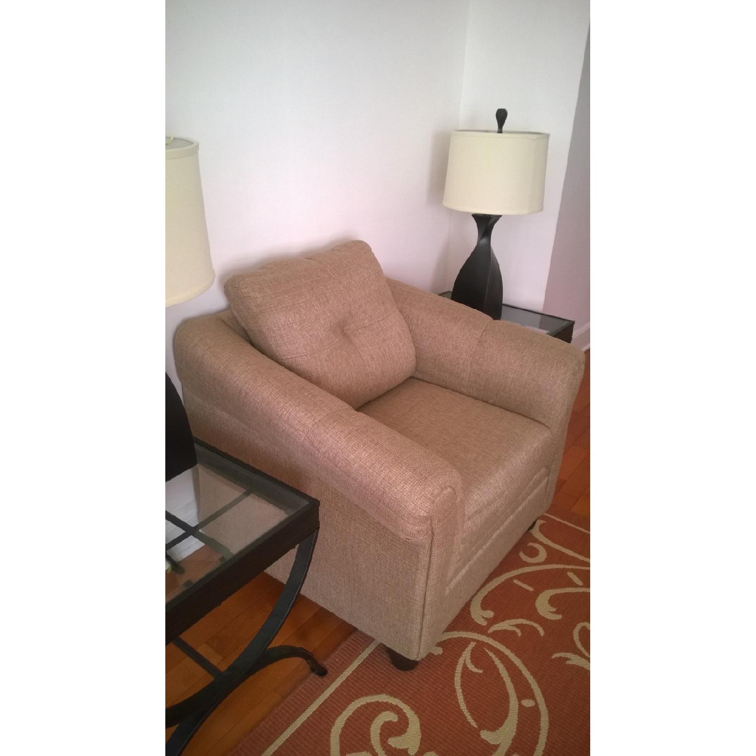 Bob's Furniture 7 Piece Living Room Set - image-5