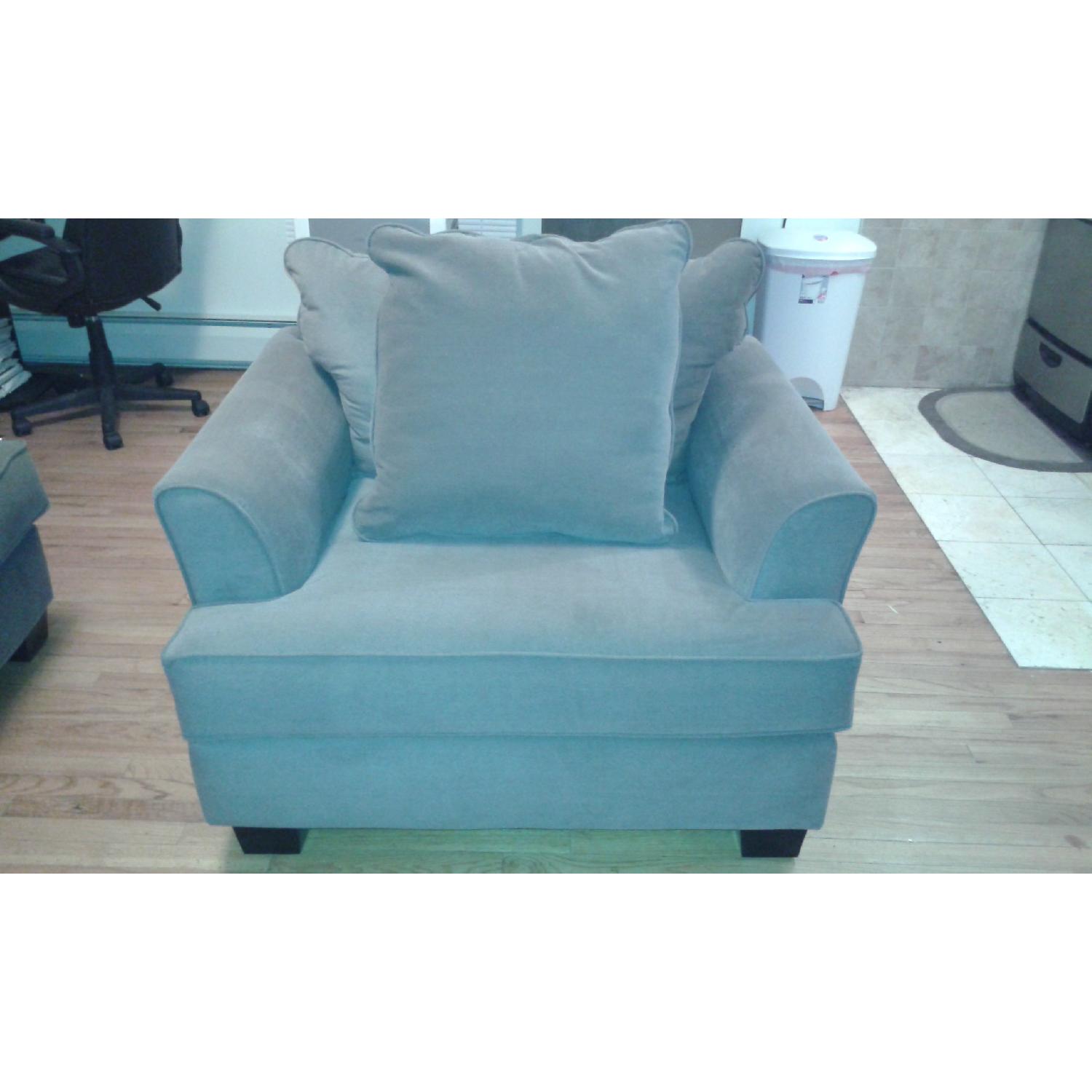 Raymour & Flanigan 4 Piece Living Room Set - image-4