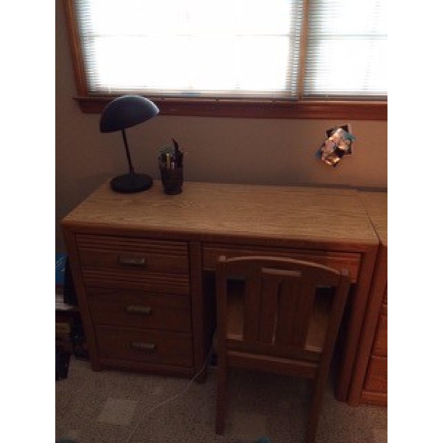 Stanley Young America Bedroom Set in Oak - image-4