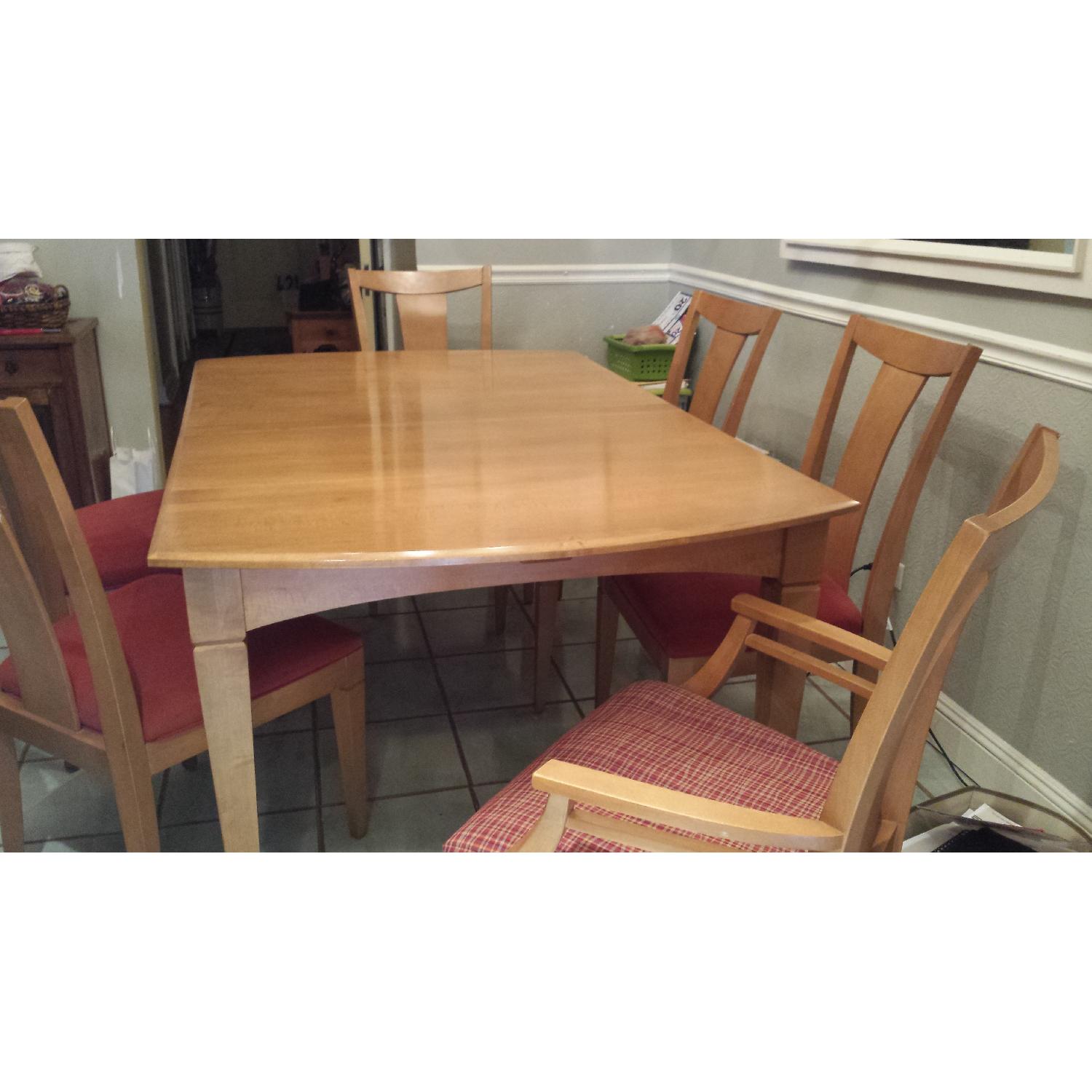 Ethan Allen Maple Dining Room Table w/ 6 Chairs - image-4