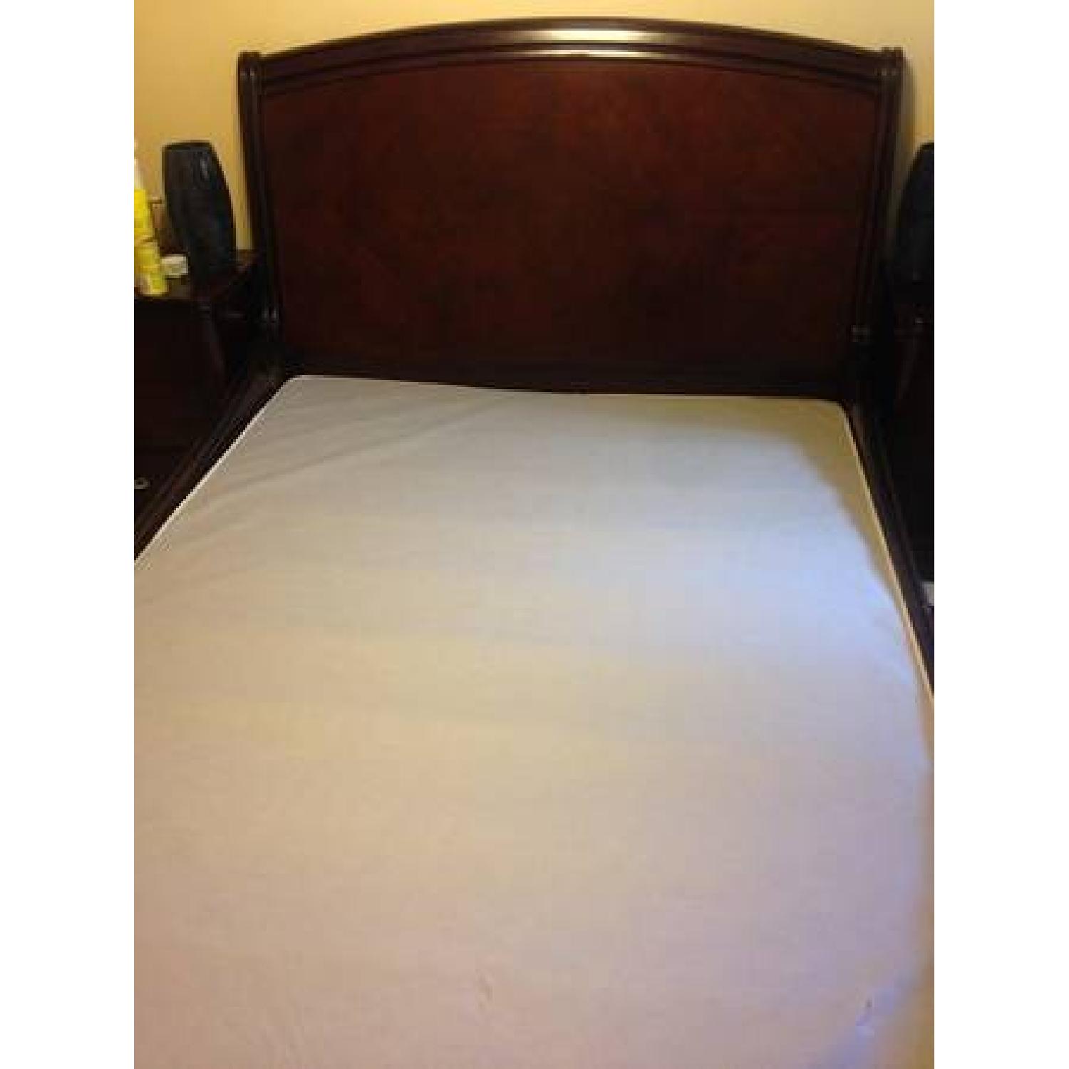 Beautiful 5 Piece Queen Wood Bedroom Set - image-2
