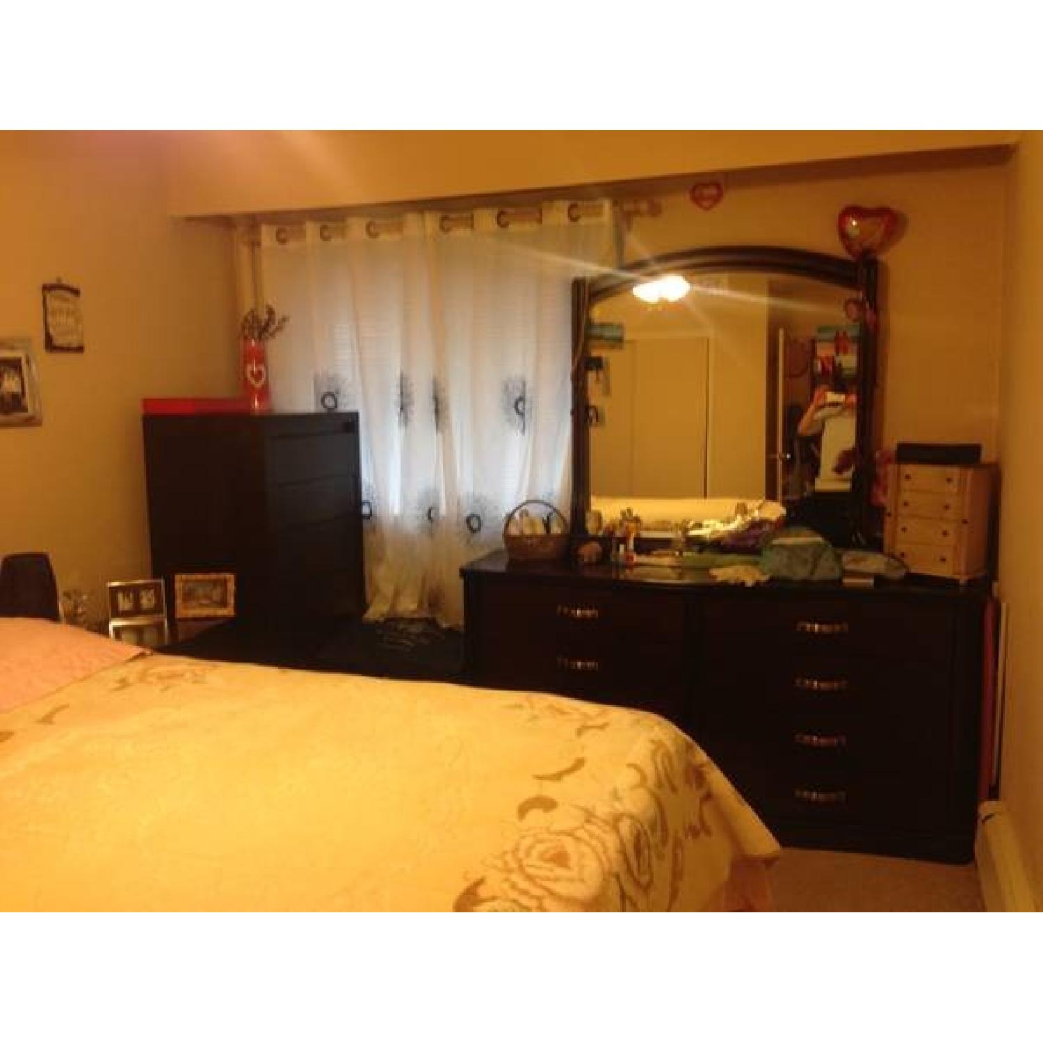 Beautiful 5 Piece Queen Wood Bedroom Set - image-7