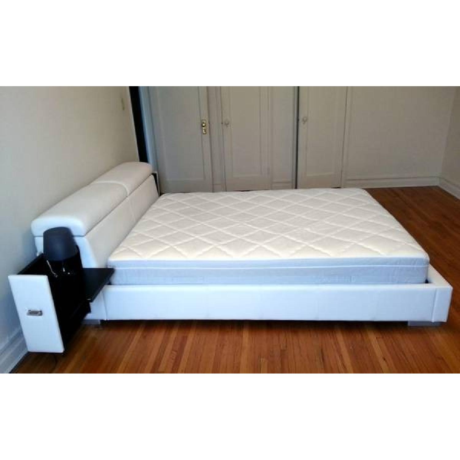 Queen size, White Leather Bed - Thumbnail 3
