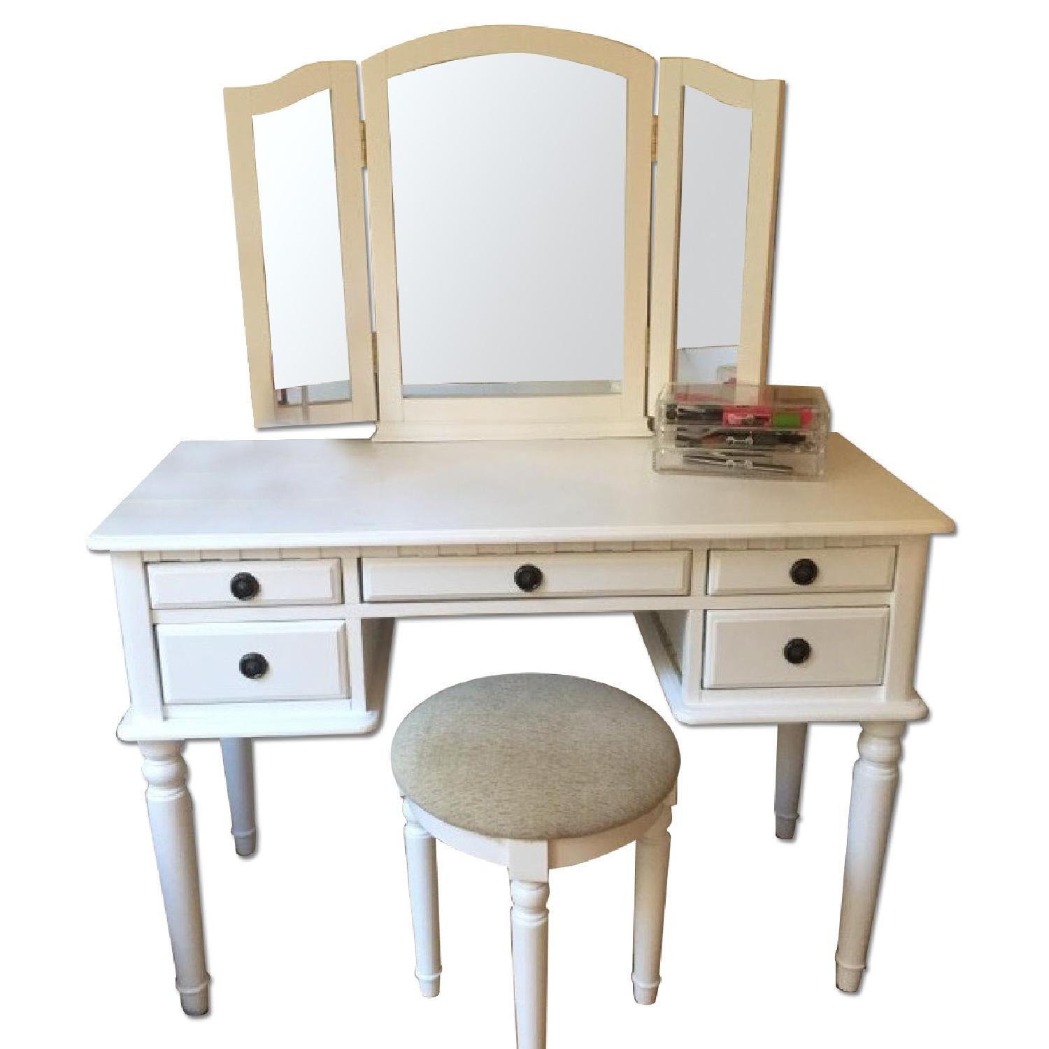 Poundex Vanity Table w/ Chair - image-0