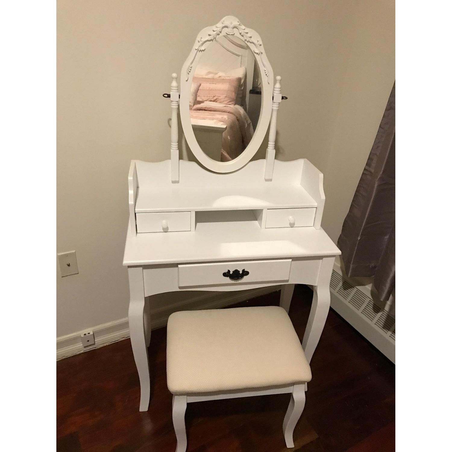 Roundhill Furniture Ribbon Wood Make-Up Vanity Table w/ Stool in White - image-1
