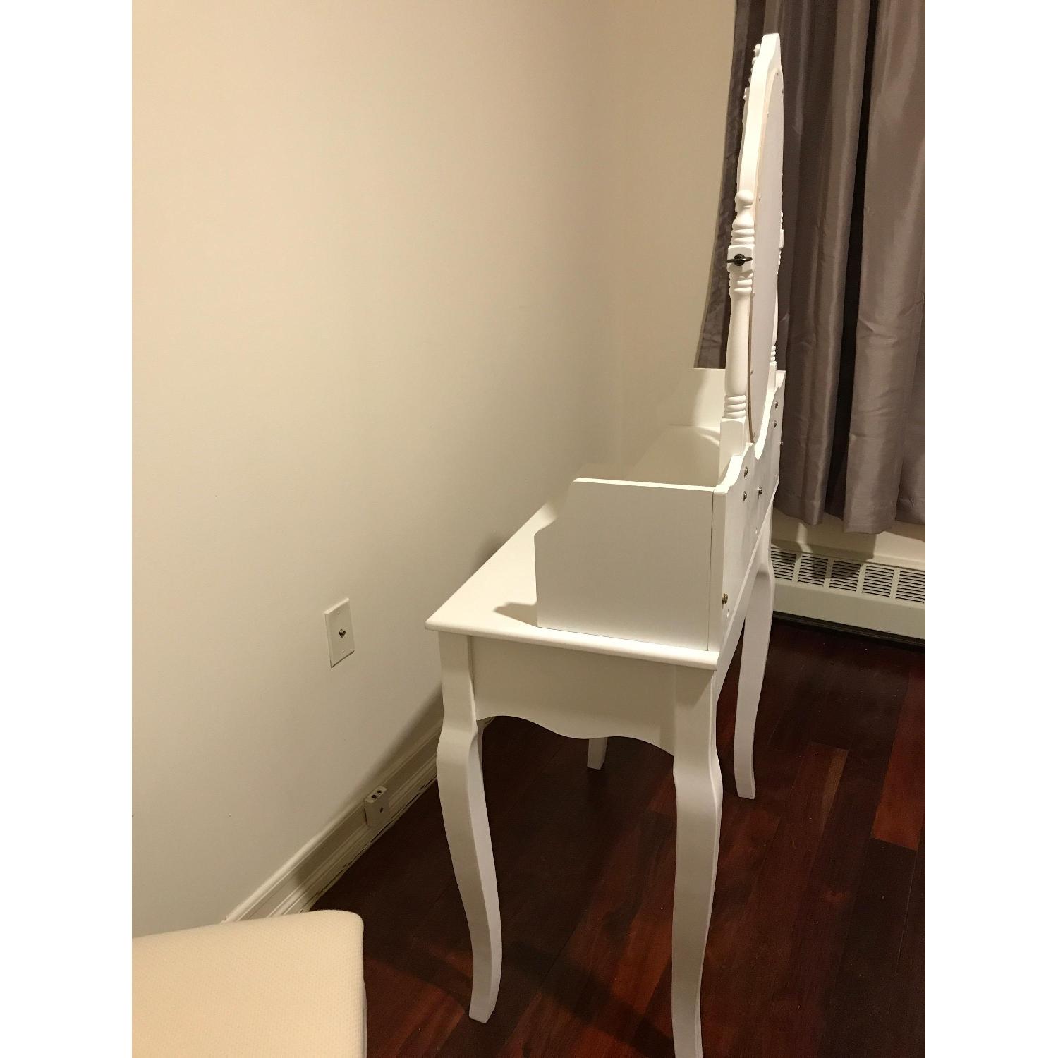 Roundhill Furniture Ribbon Wood Make-Up Vanity Table w/ Stool in White - image-2