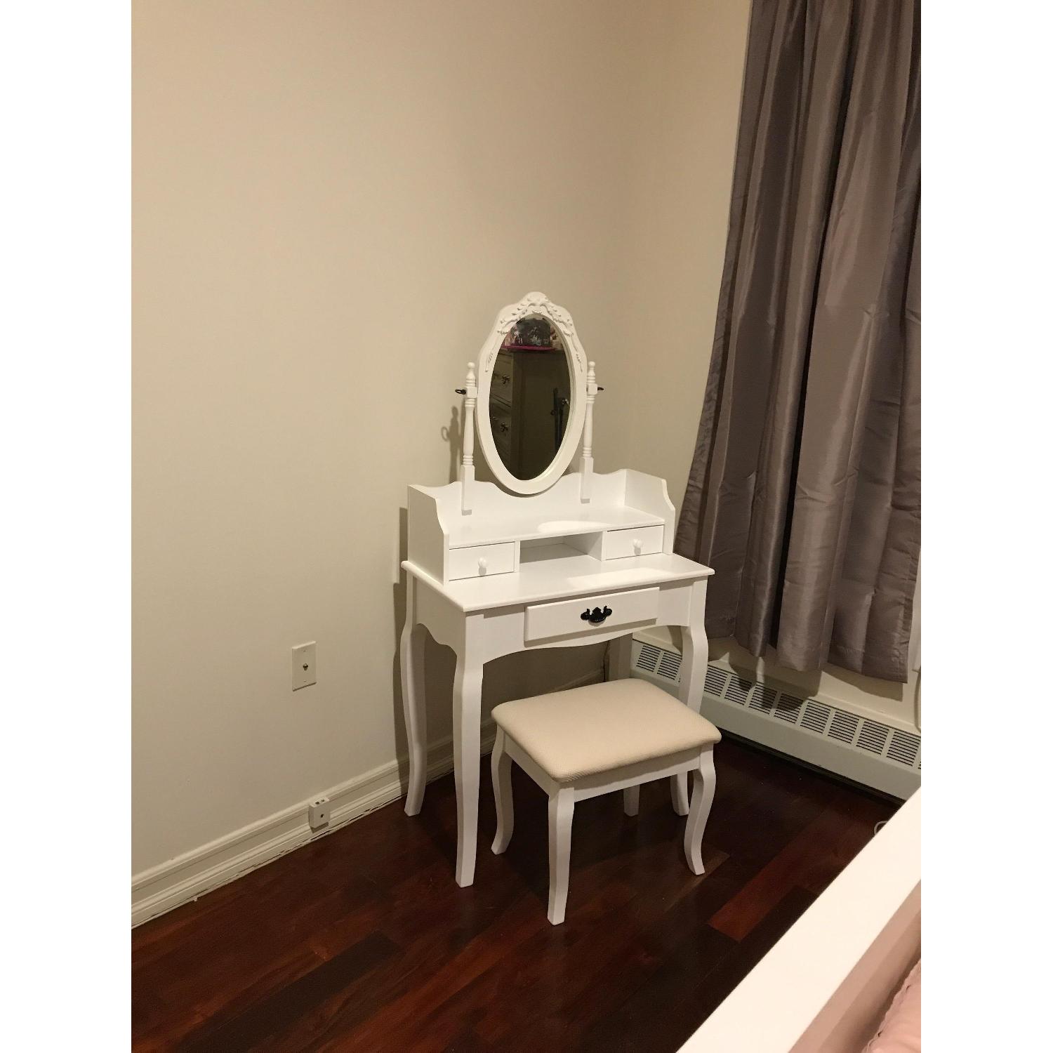 Roundhill Furniture Ribbon Wood Make-Up Vanity Table w/ Stool in White - image-5