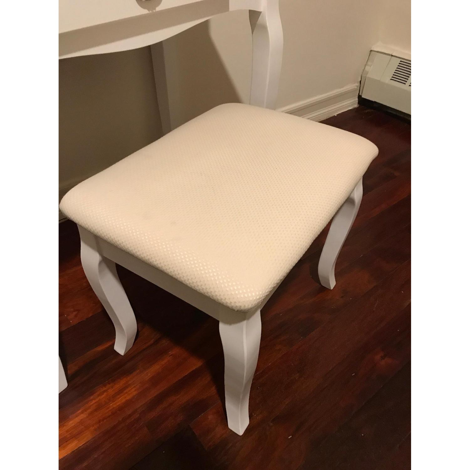 Roundhill Furniture Ribbon Wood Make-Up Vanity Table w/ Stool in White - image-8