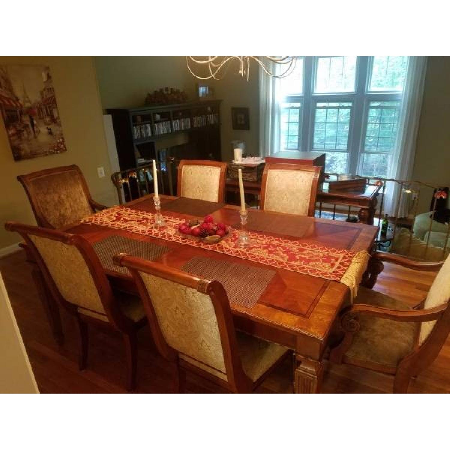 Ethan Allen Goodwin Dining Table w/ 8 Chairs - image-5