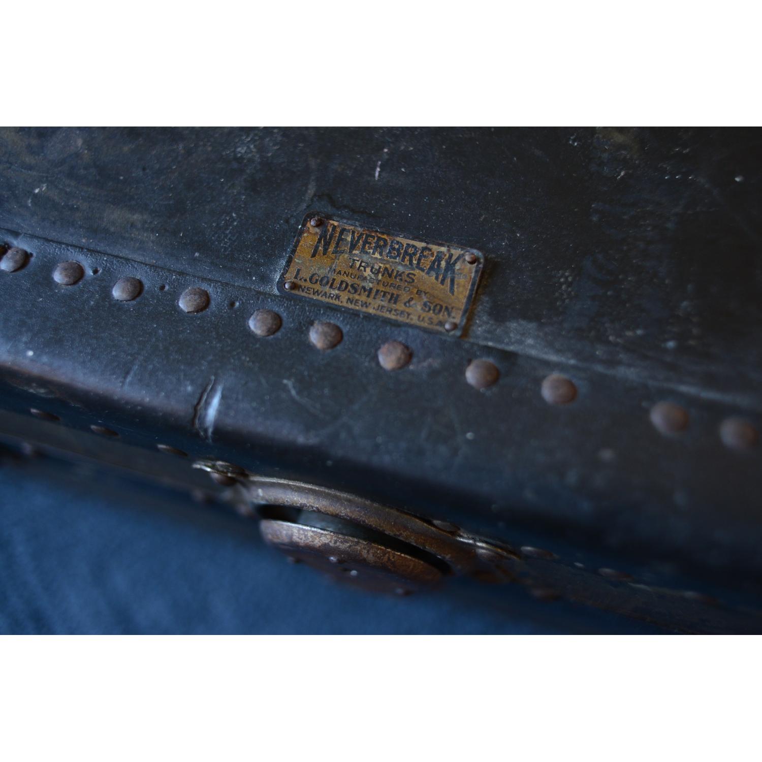 Neverbreak Trunks Vintage 1930s Steamer Trunk - image-3