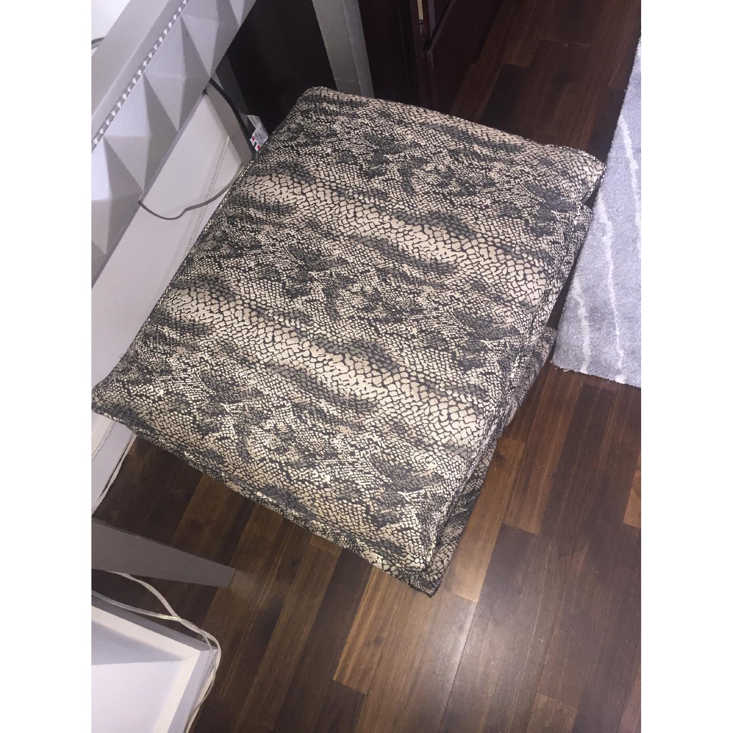 Home Goods Gray Snakeskin Vanity Stool/Bench AptDeco