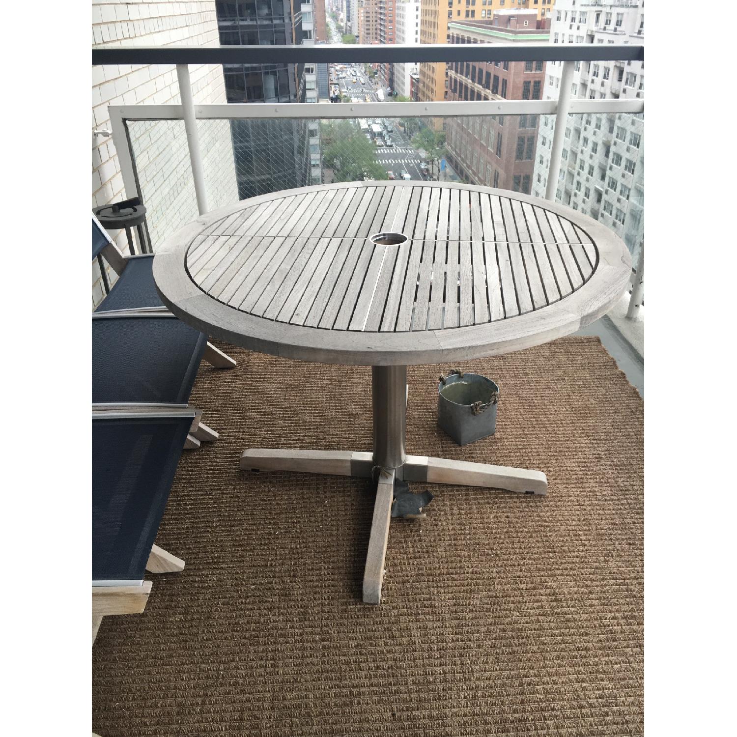 Gloster Patio Table w/ 4 Solana Folding Chairs AptDeco