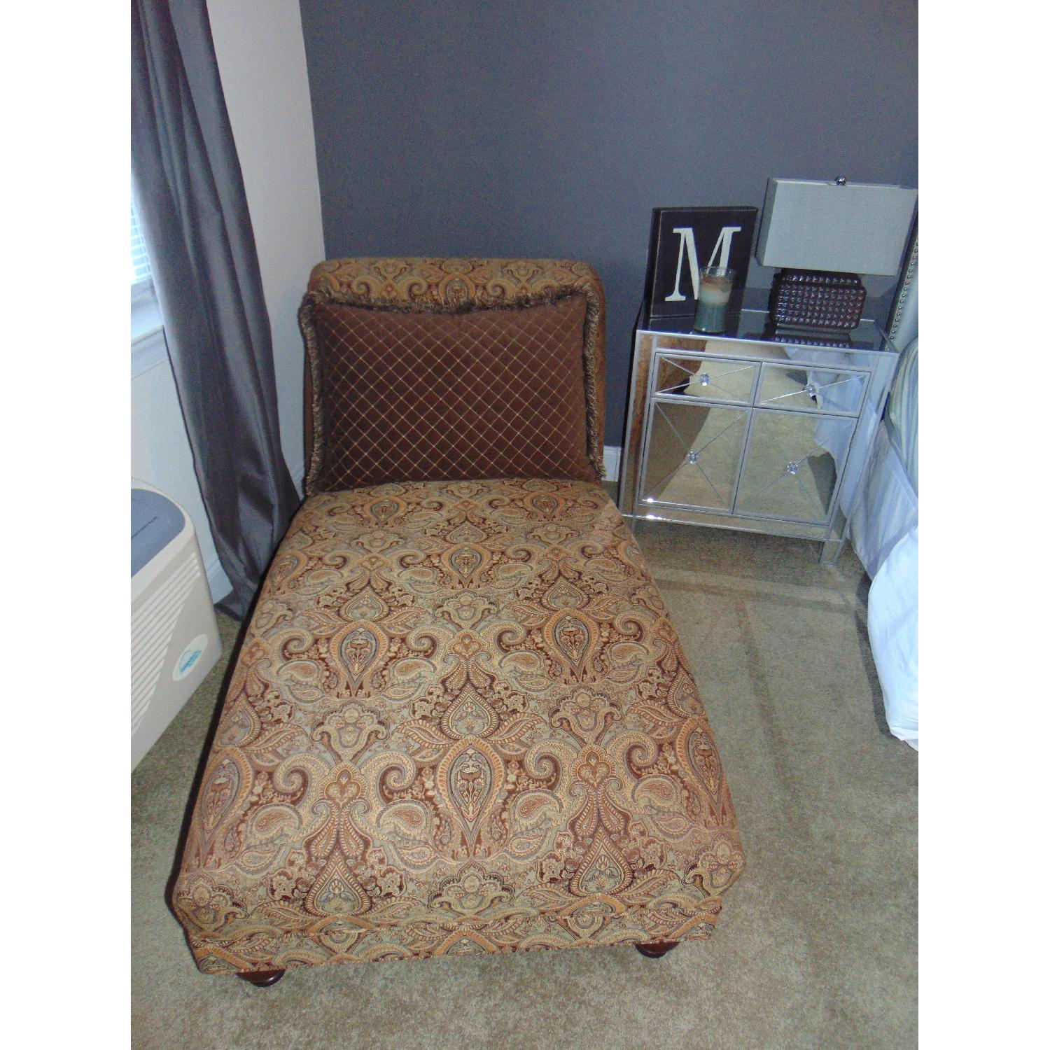 Raymour & Flanigan Chaise Lounge AptDeco