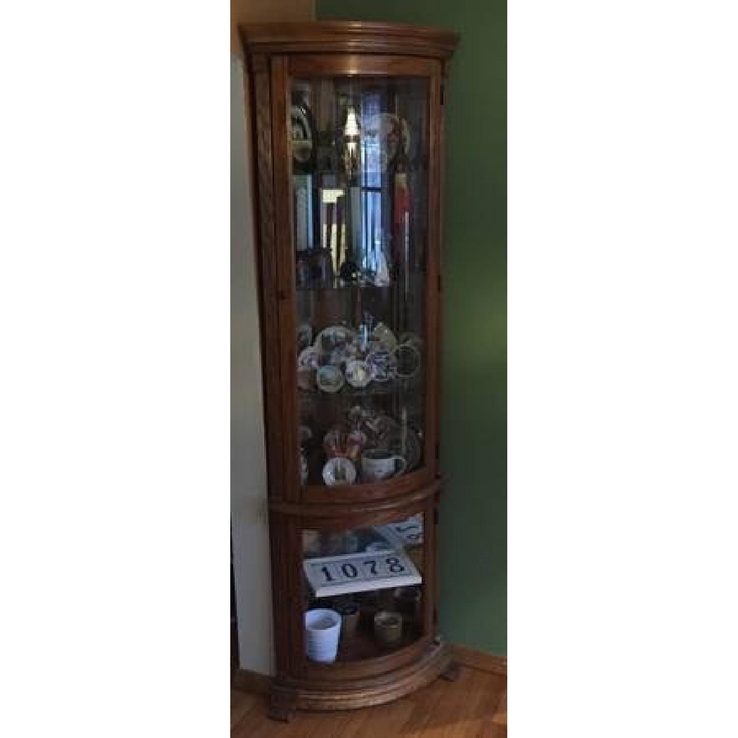 Corner Curio AptDeco