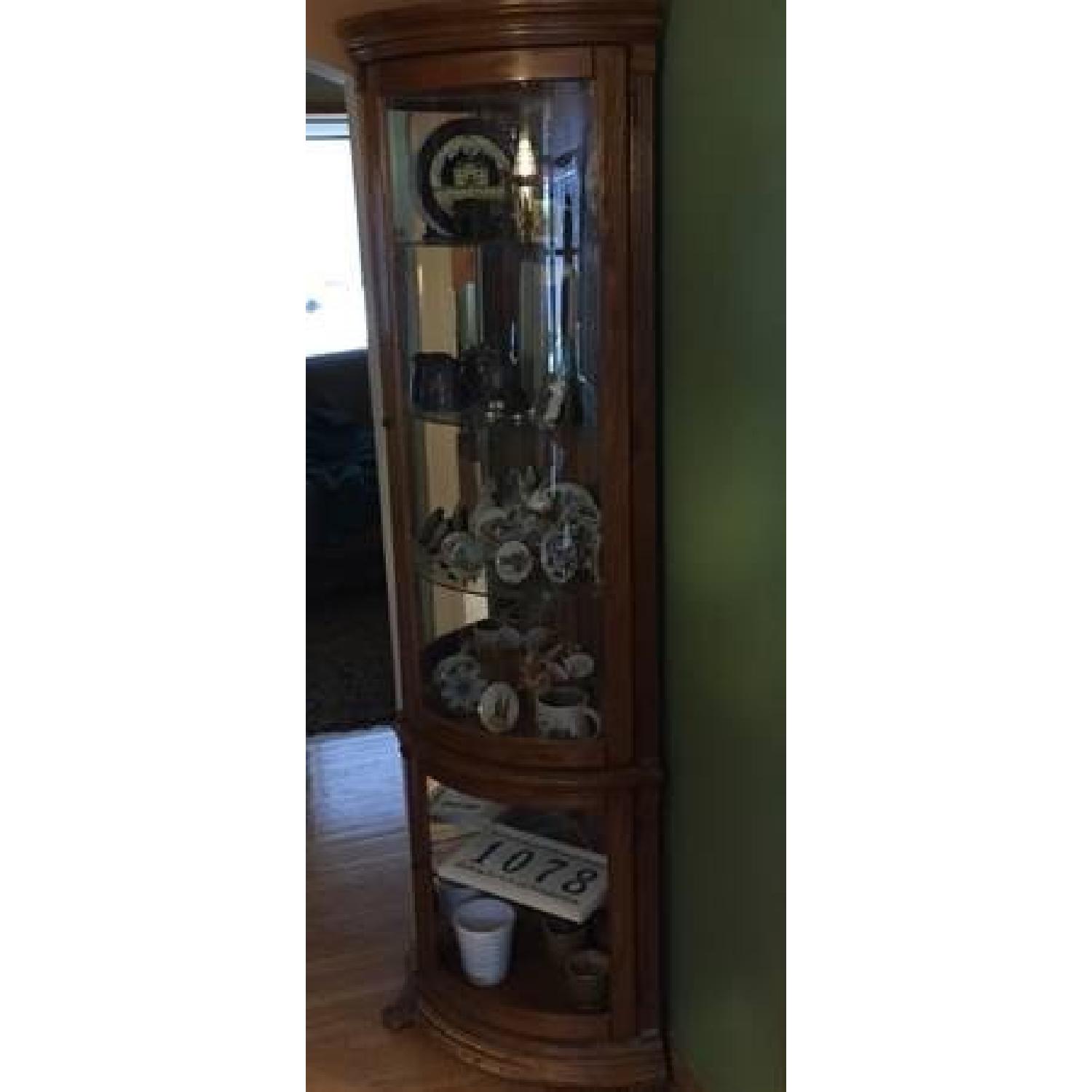 Corner Curio AptDeco