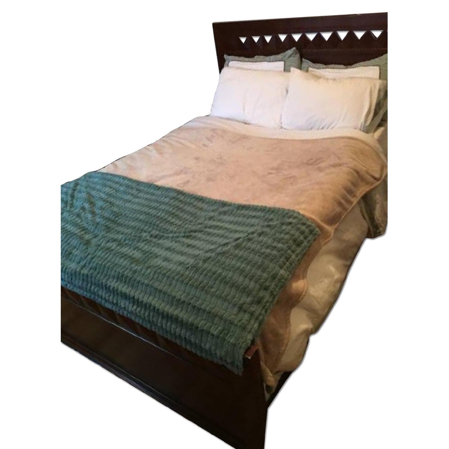 Raymour & Flanigan FullSize Shadow Bed AptDeco