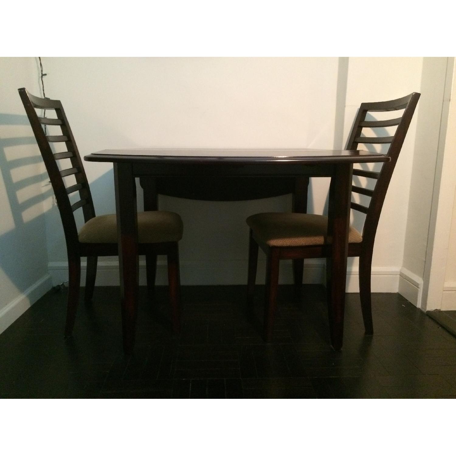 Raymour & Flanigan Hardwood Table w/ 2 Chairs AptDeco