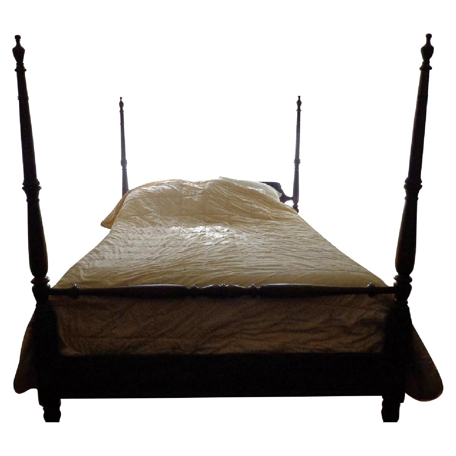 Four Poster Queen-Size Bed - image-0