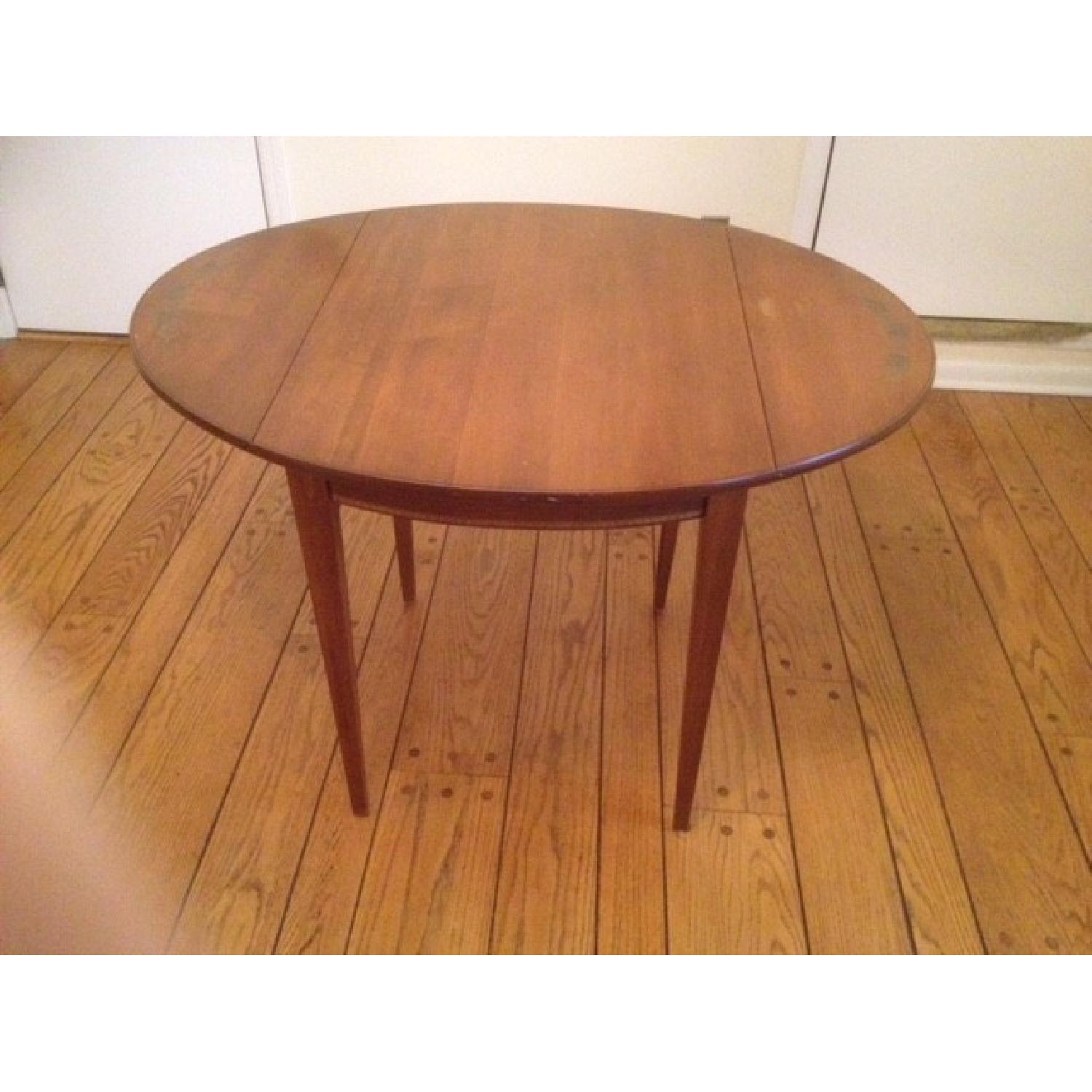 L. Hitchcock Dining Table w/ 1 Chair AptDeco