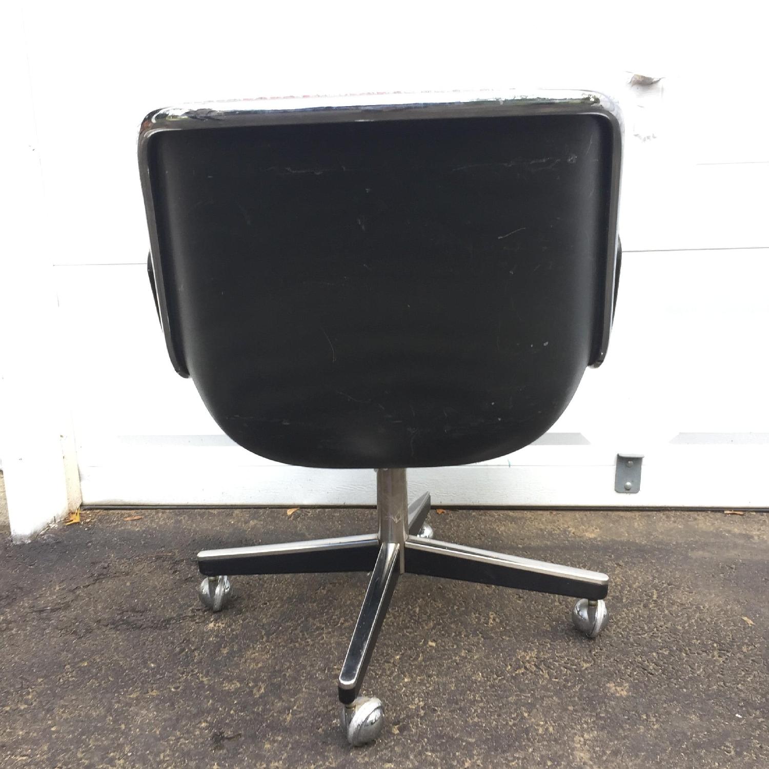 MidCentury Modern Swivel Desk Chair by Charles Pollock for Knoll AptDeco