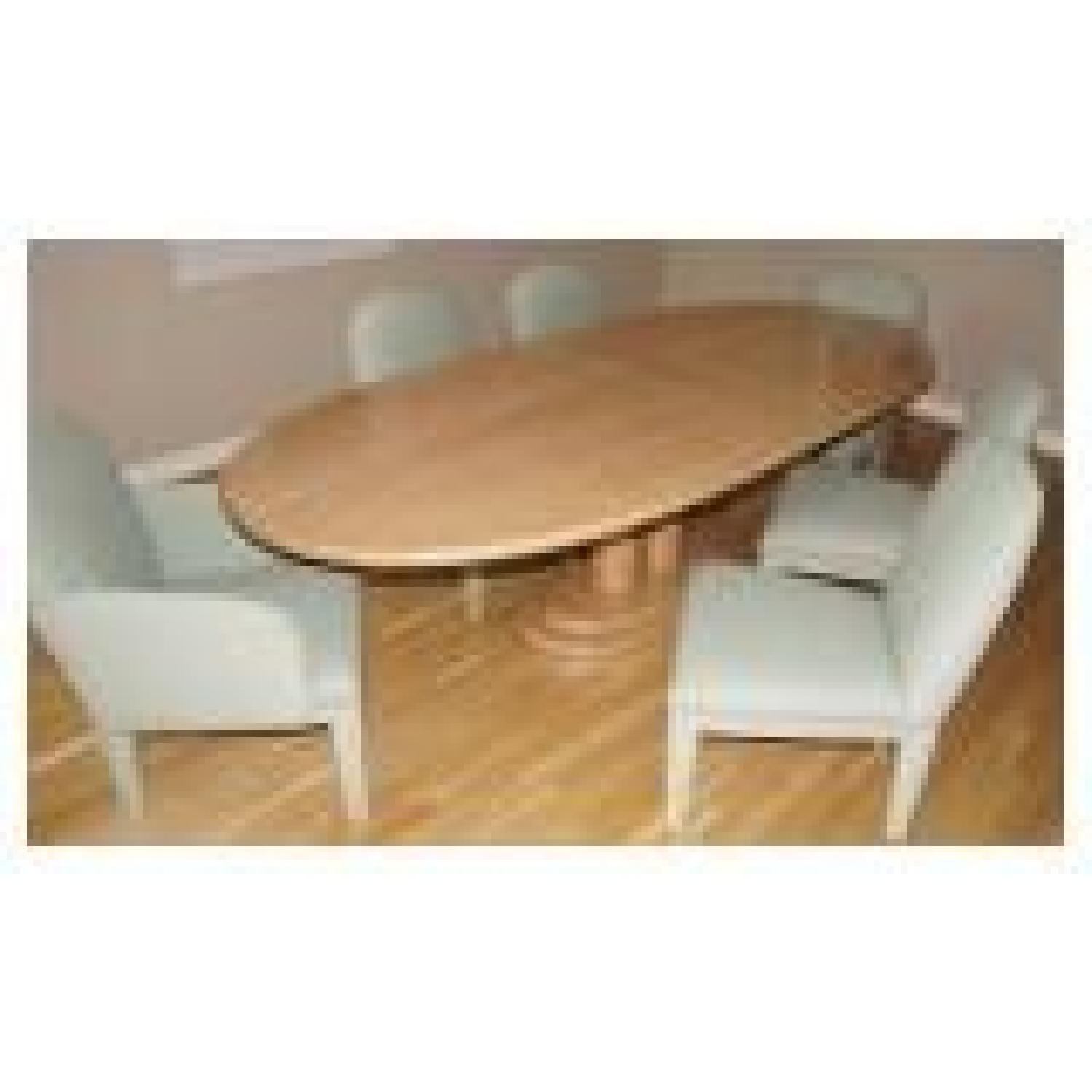 Extendable Dining Room Table w/ 6 Chairs - AptDeco