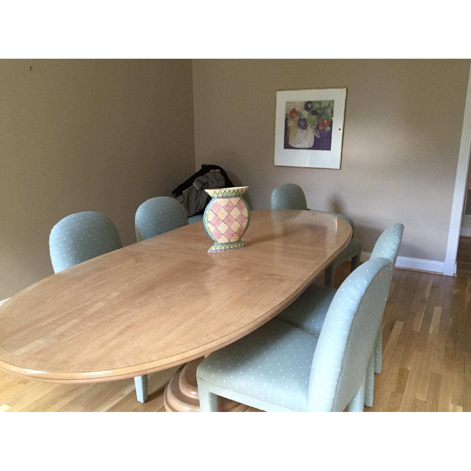 Extendable Dining Room Table w/ 6 Chairs - AptDeco