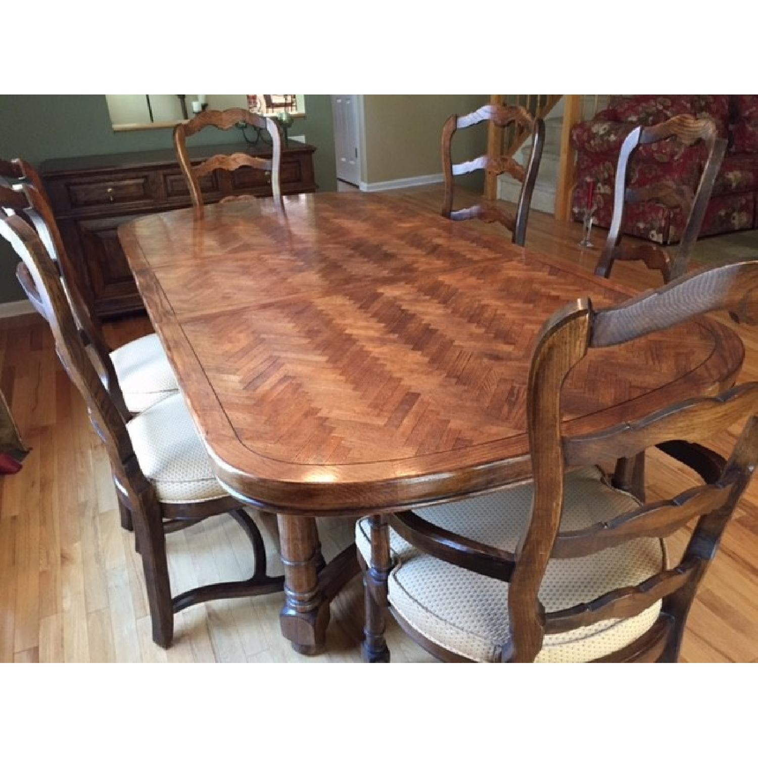 Solid Oak Dining Room Table w/ 6 Chairs - AptDeco