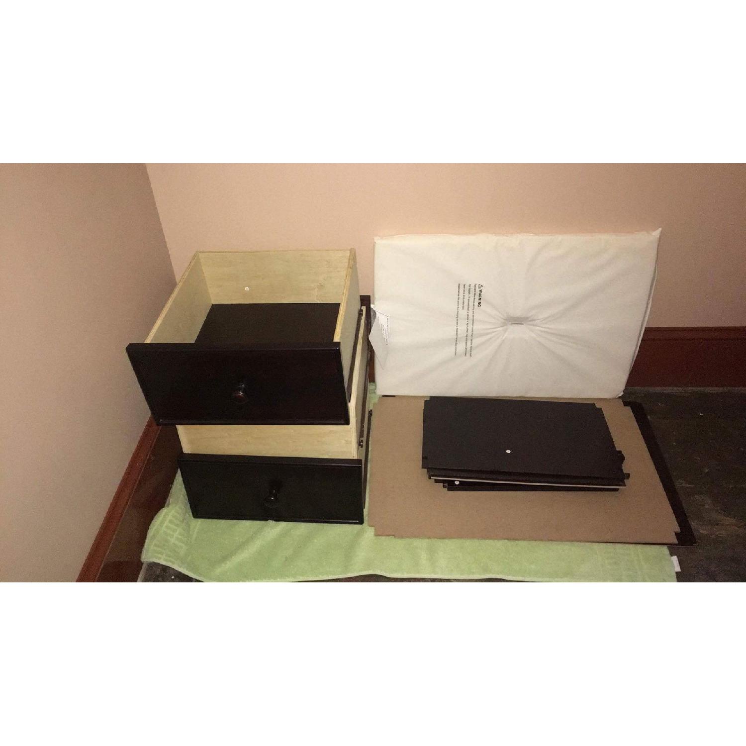 Sorelle Verona 4-in-1 Convertible Crib & Changer - image-7