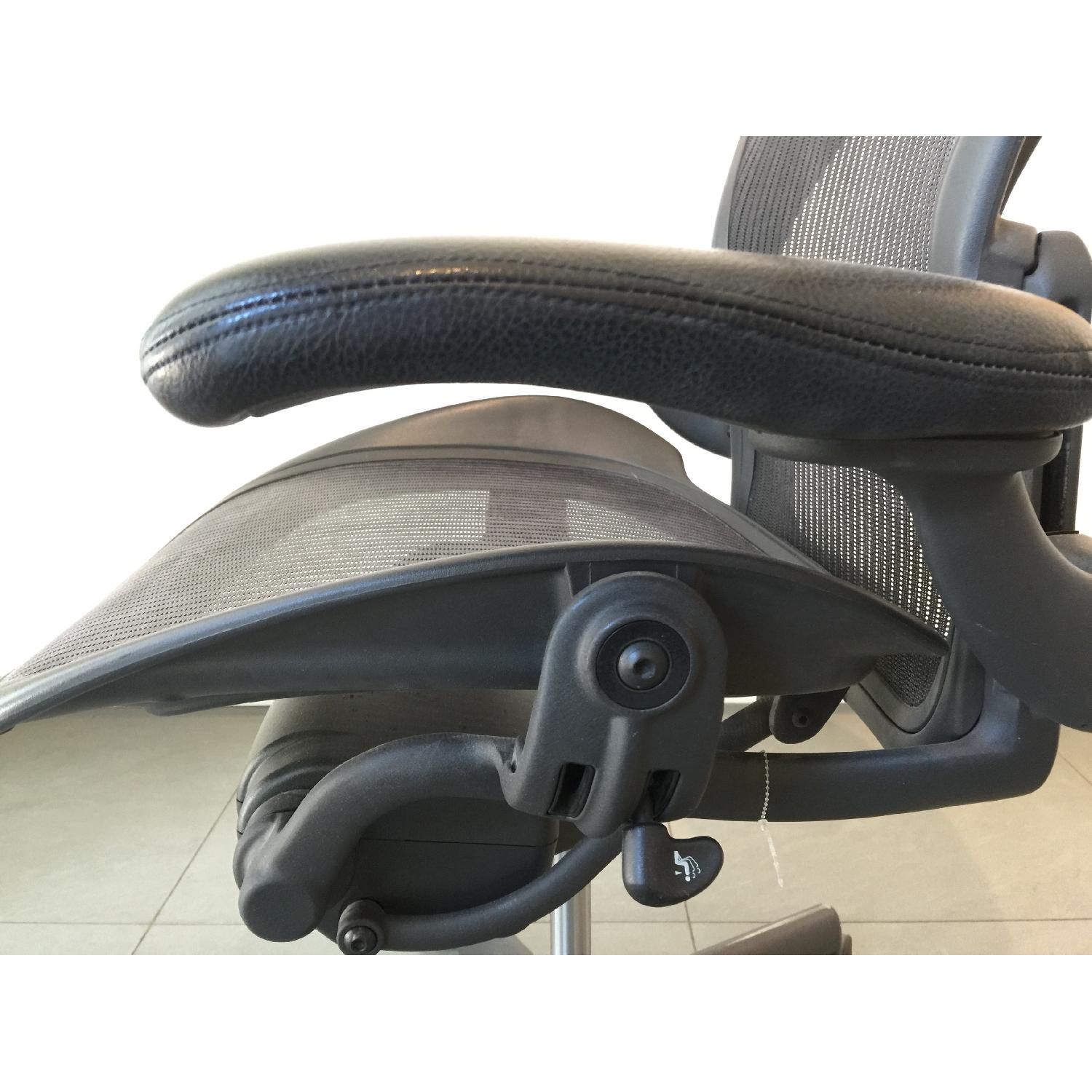 Herman Miller Aeron Office Chair - image-4