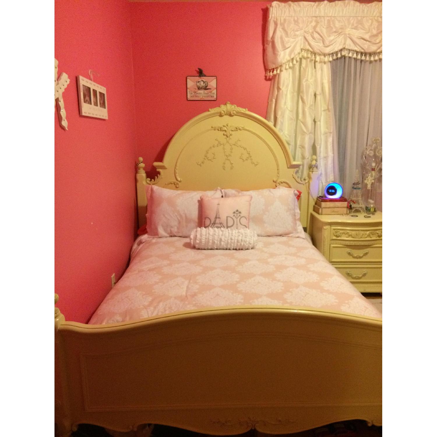 Jessica Mcclintock Romance Collection 4 Piece Bedroom Set - image-2