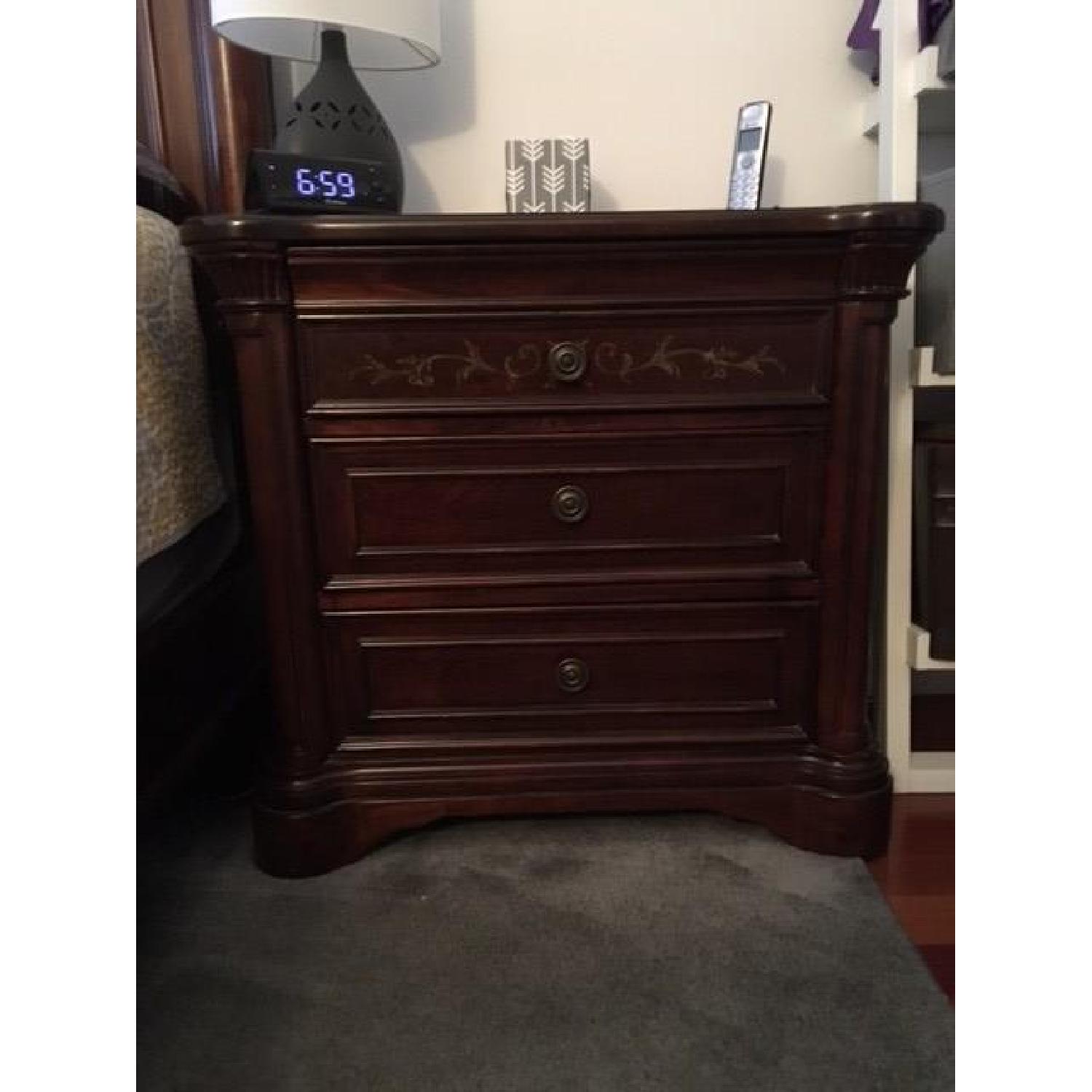 Bloomingdales 4 Piece Handpainted Wood King Size Bedroom Set - image-6