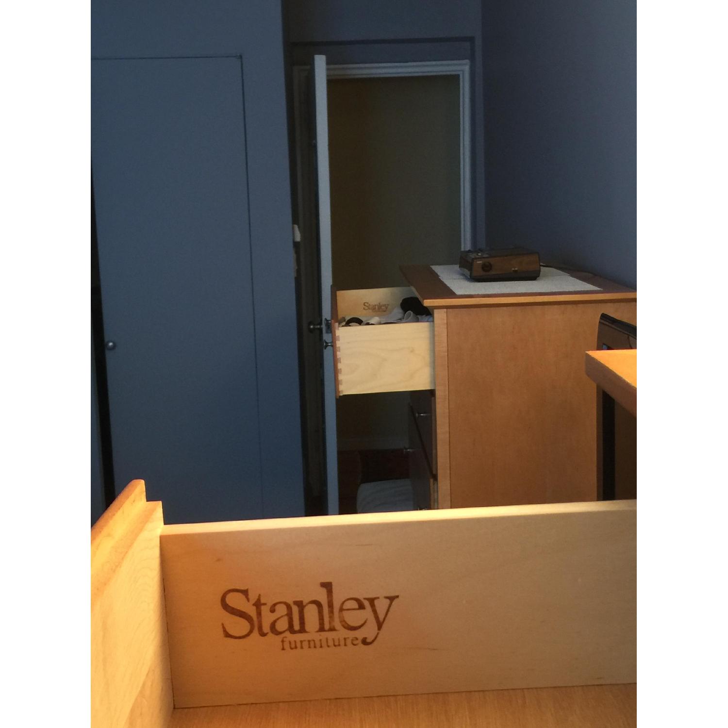 Stanley Preface 5 Piece Bedroom Set - image-4