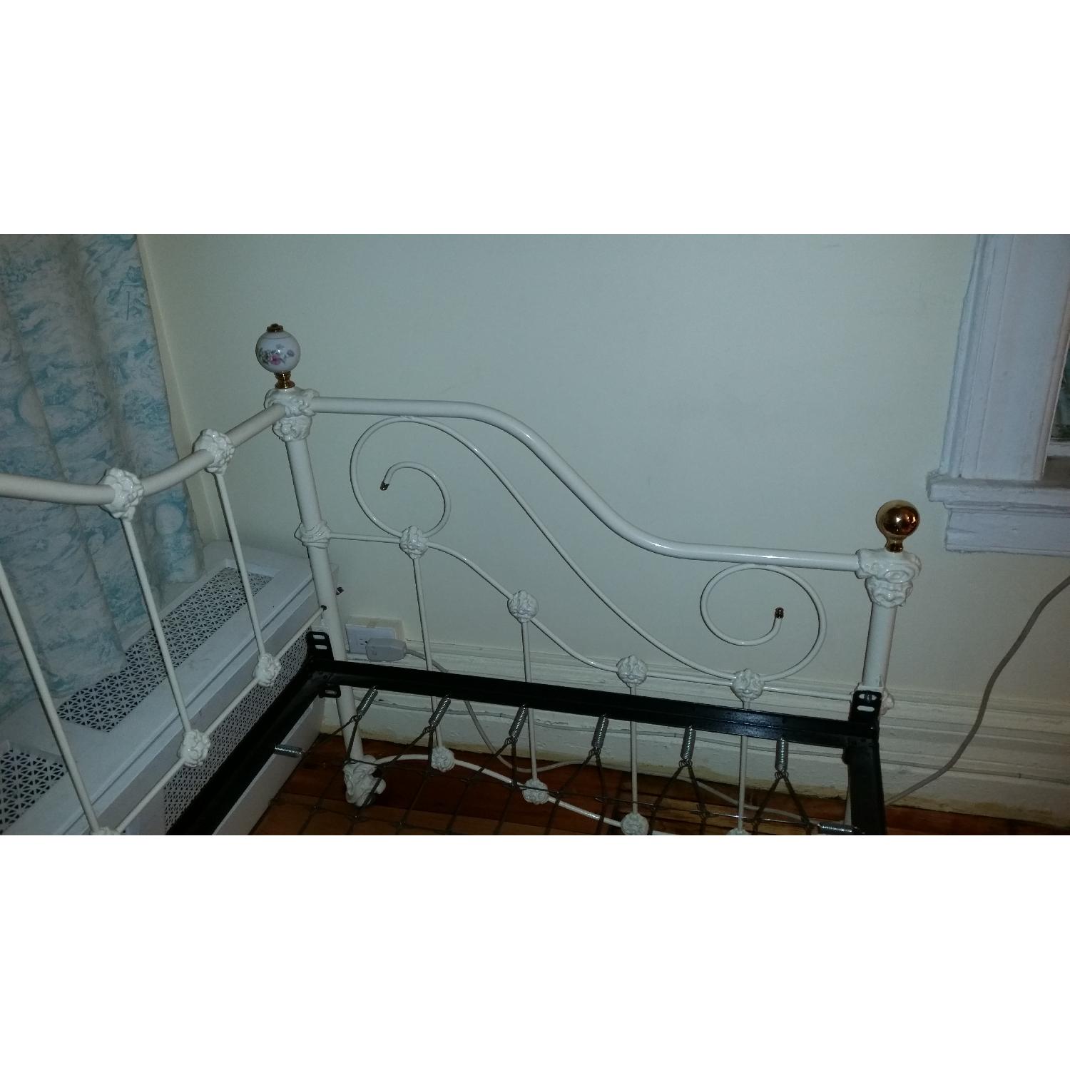 White Metal Day Bed - image-2