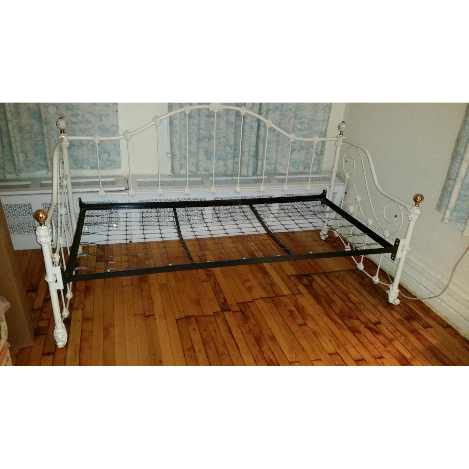 White Metal Day Bed - image-5