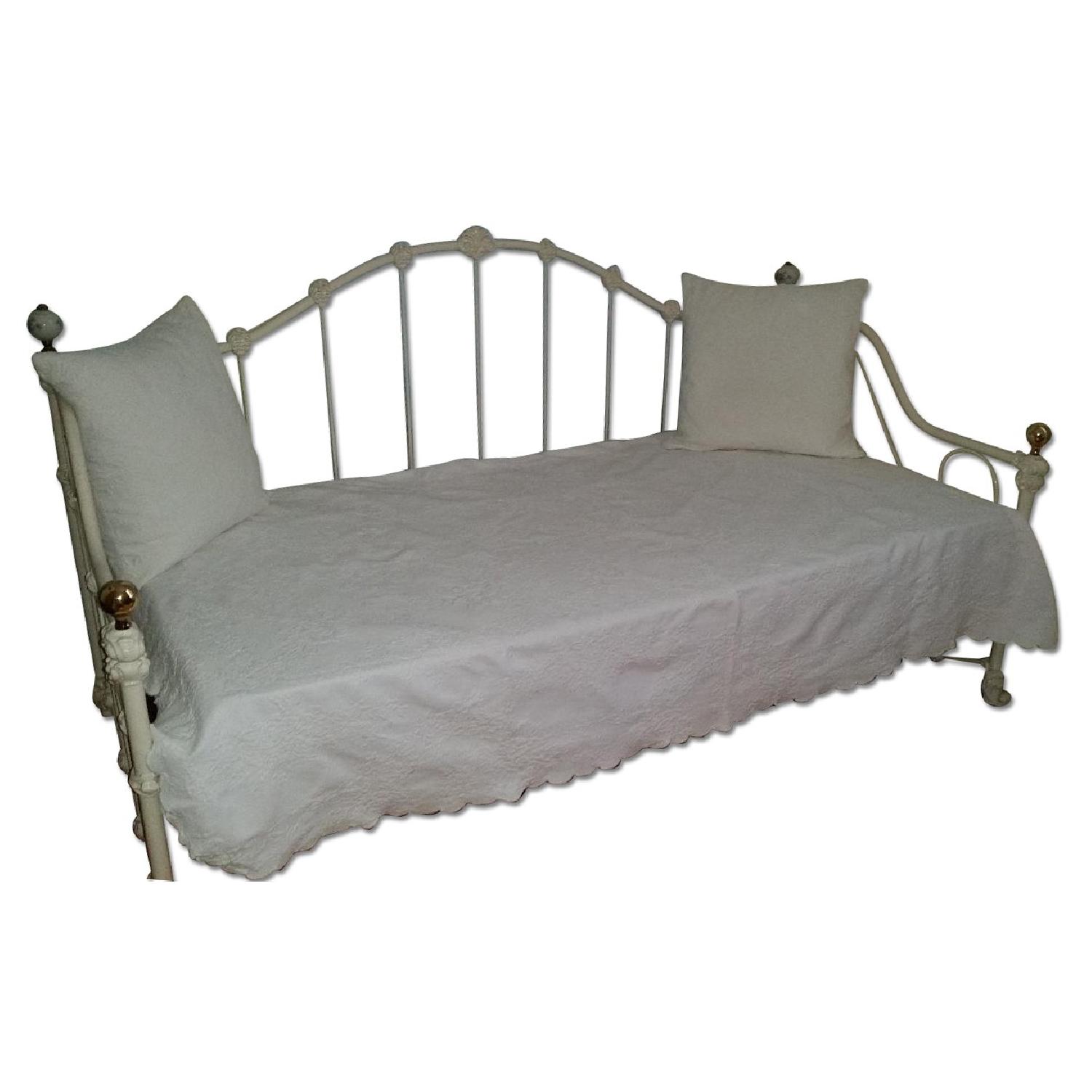 White Metal Day Bed AptDeco
