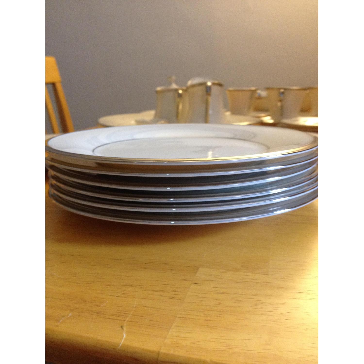 Lenox Solitaire 5 Place Chinaware Setting - image-1