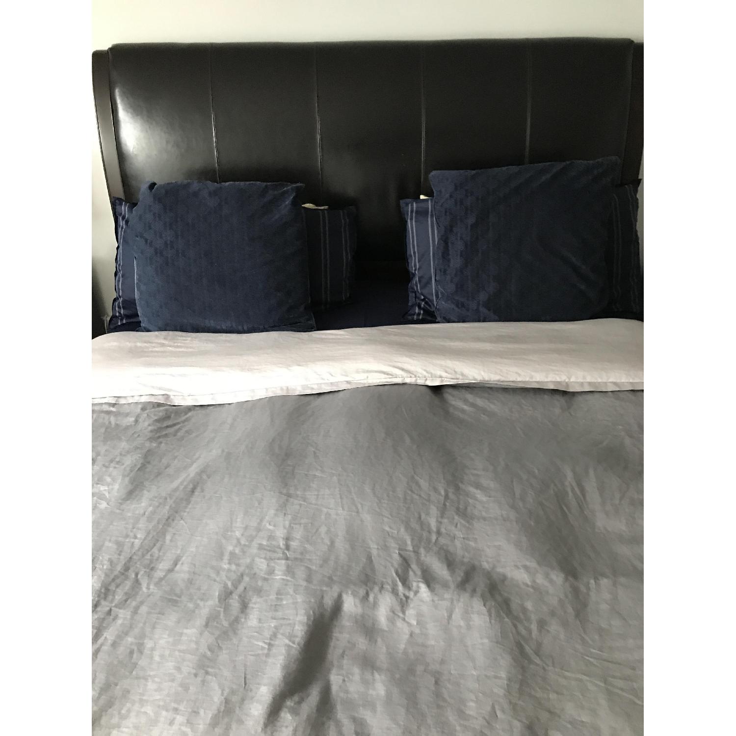 Bernhardt Belmont KingSize Leather Upholstered Platform Bed AptDeco