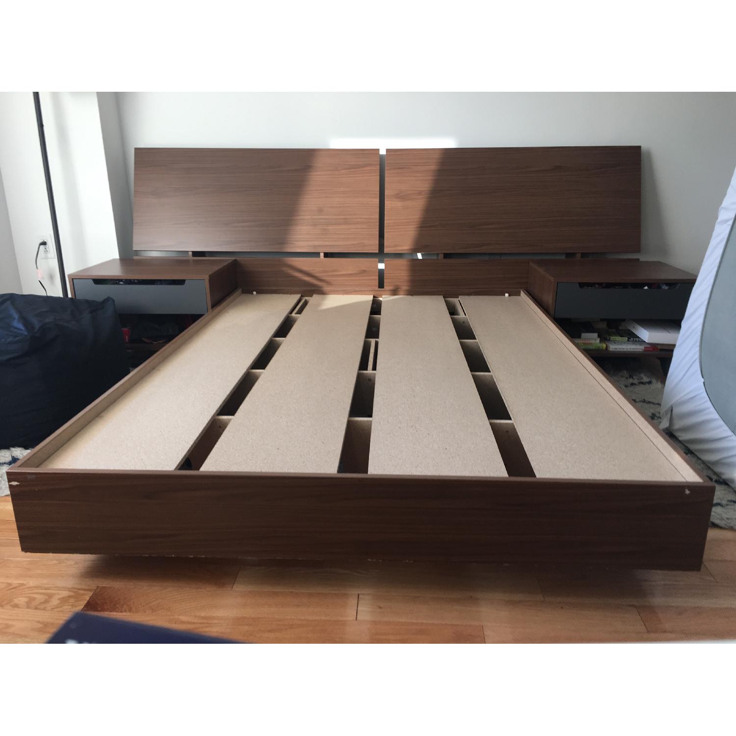 Nexera Alibi Platform bed w/ Panorama Headboard - image-1