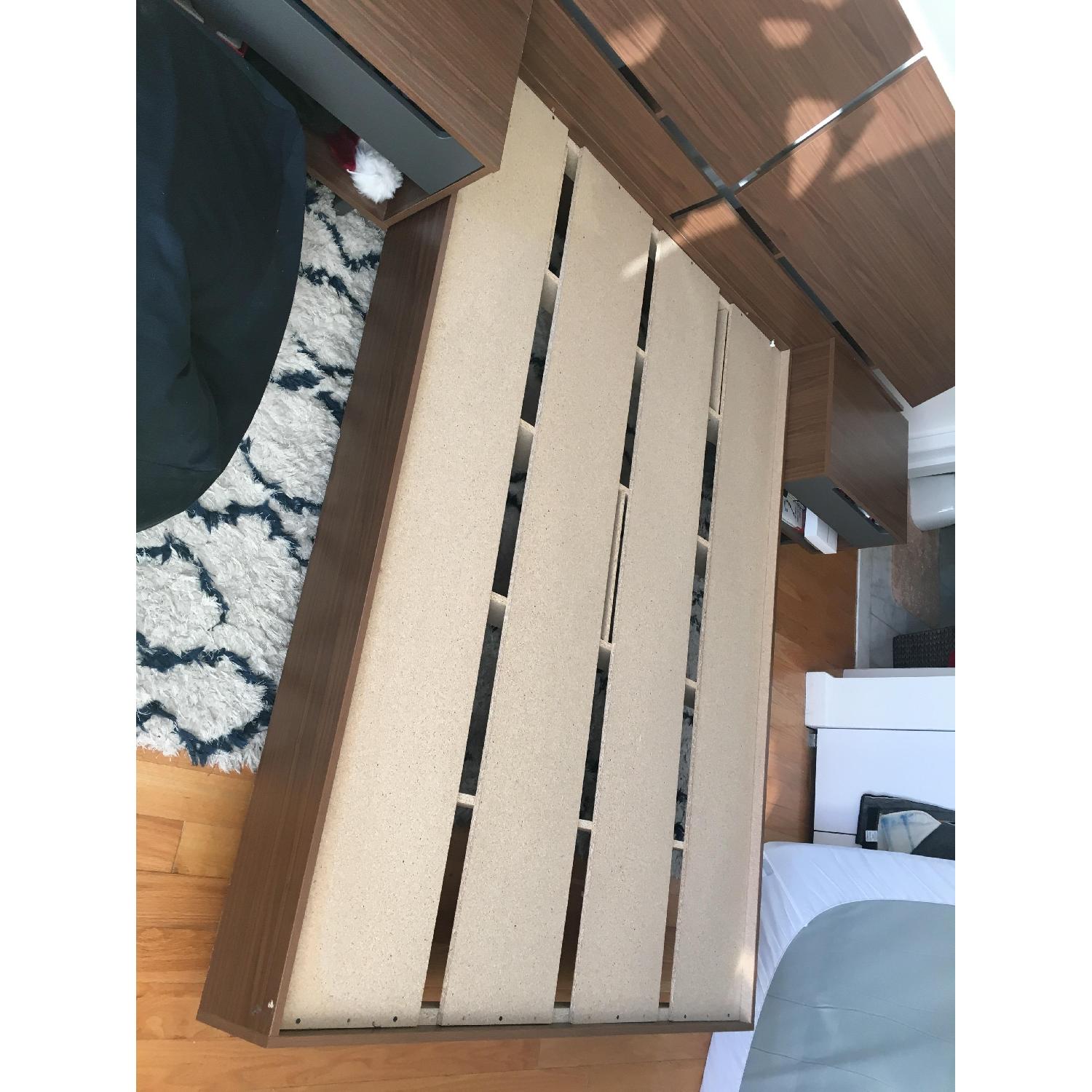 Nexera Alibi Platform bed w/ Panorama Headboard - image-3