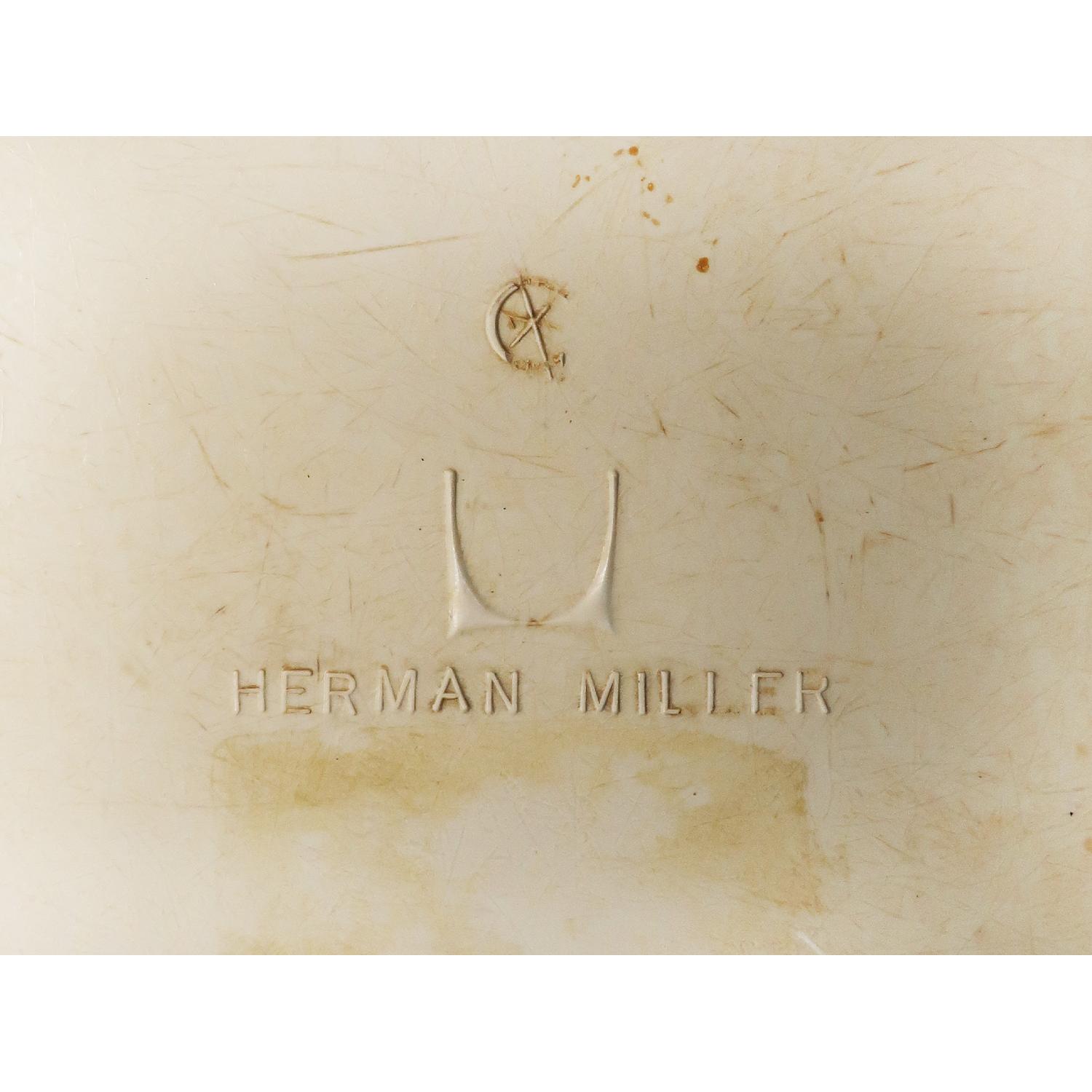Herman Miller Eames Fiberglass Stackable Chair - image-4