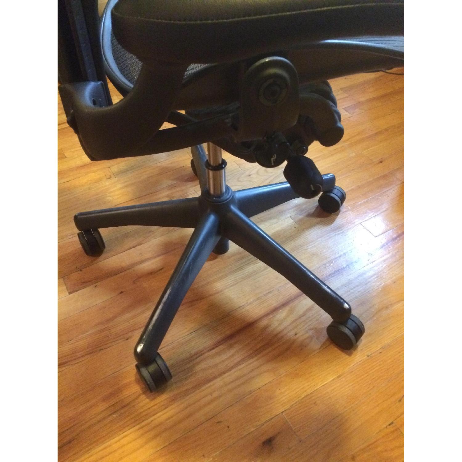 Aeron Chair by Herman Miller - image-2