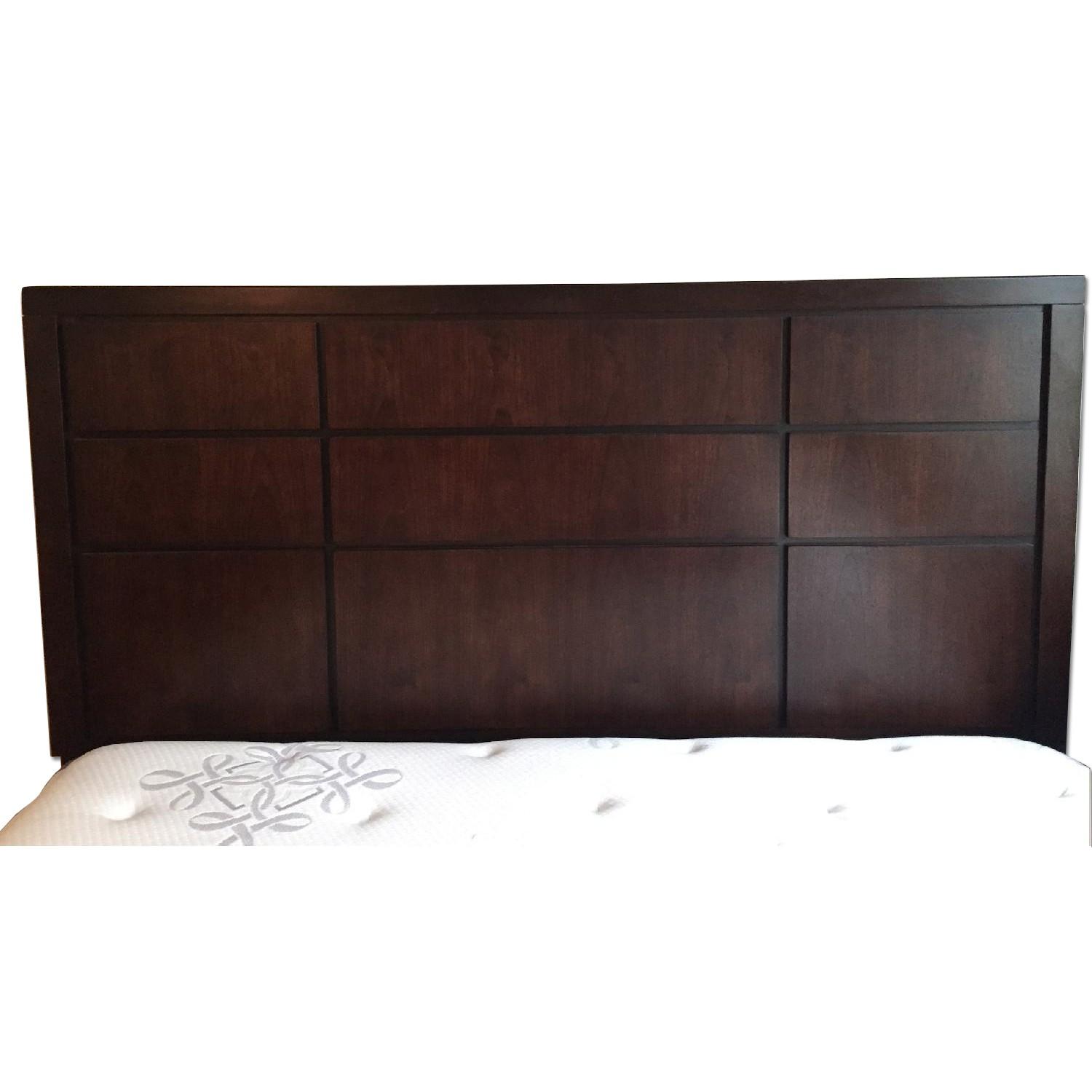 Raymour & Flanigan Queen Size Bed AptDeco