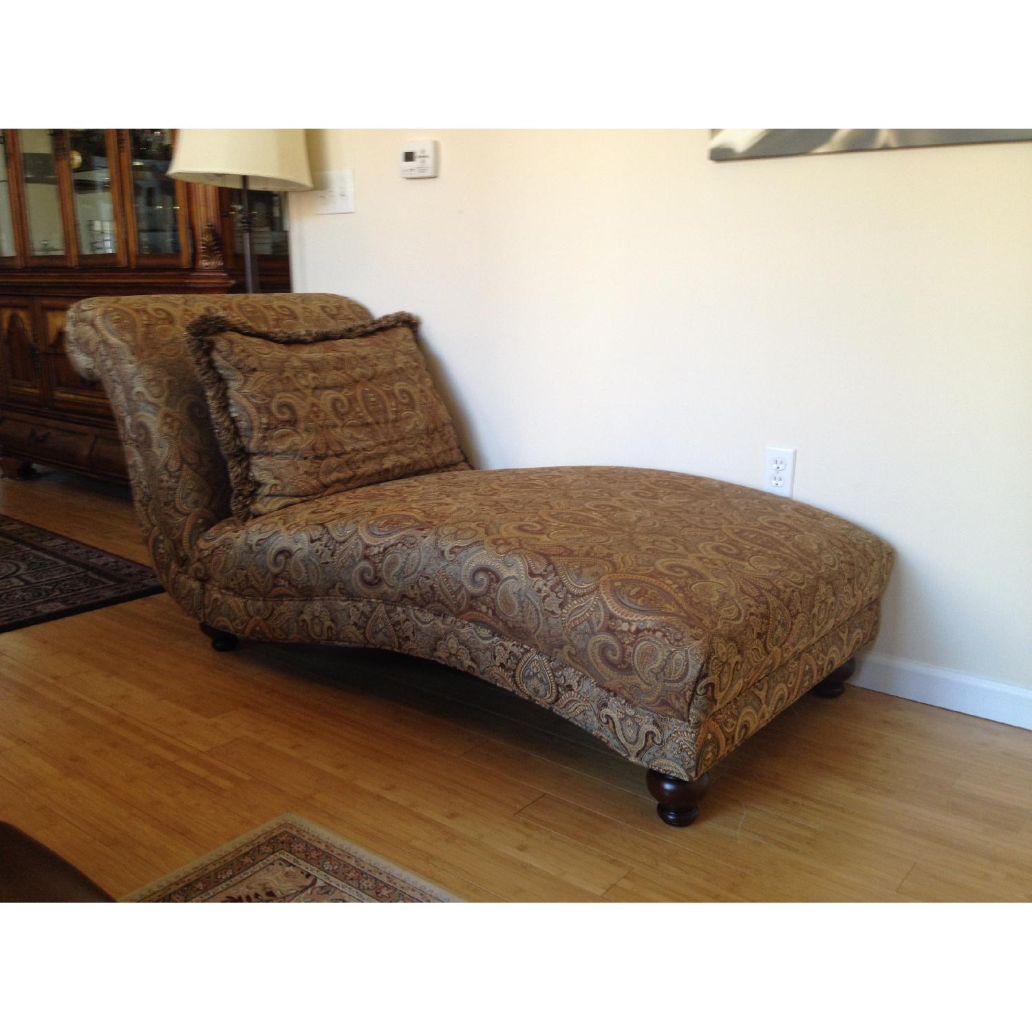 Raymour & Flanigan Chaise Lounge AptDeco