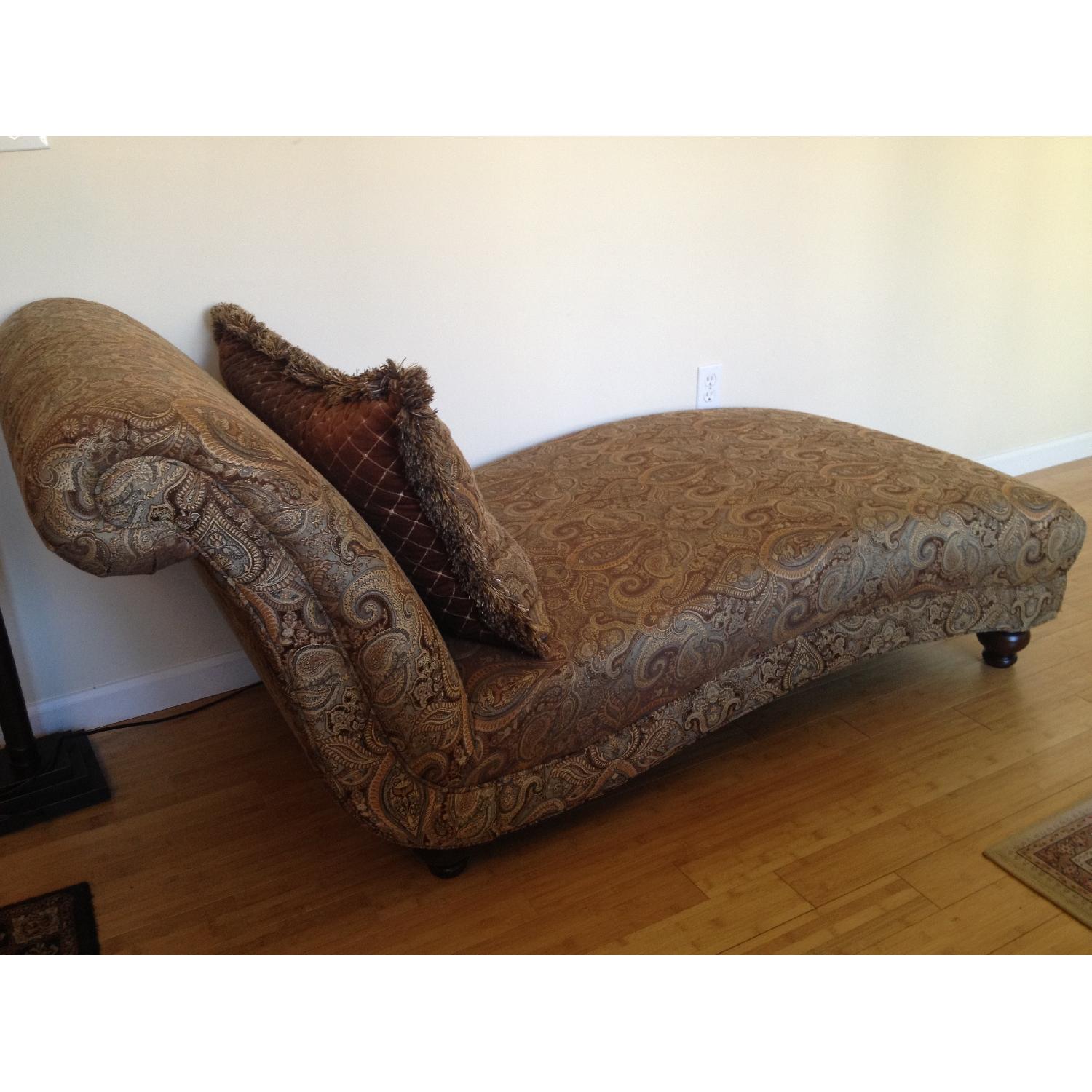 Raymour & Flanigan Chaise Lounge AptDeco