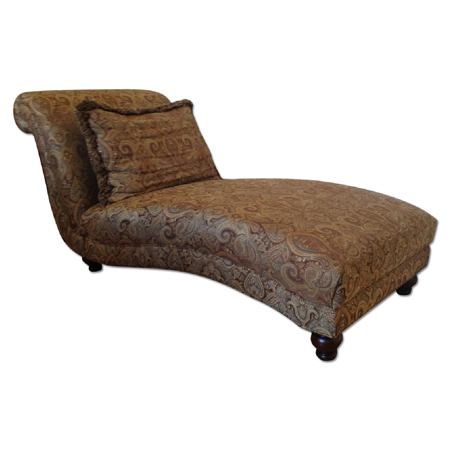 Raymour & Flanigan Chaise Lounge AptDeco