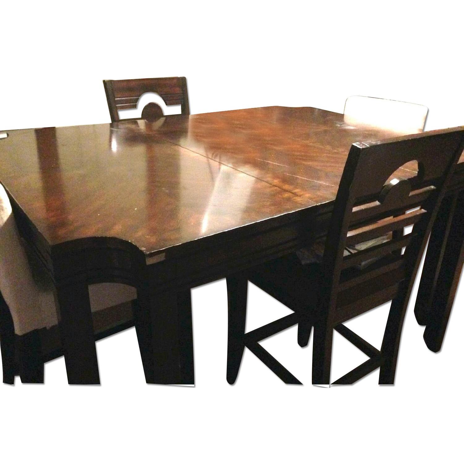 Raymour & Flanigan Lynfield Rectangular 6 Piece Dining Room Set AptDeco