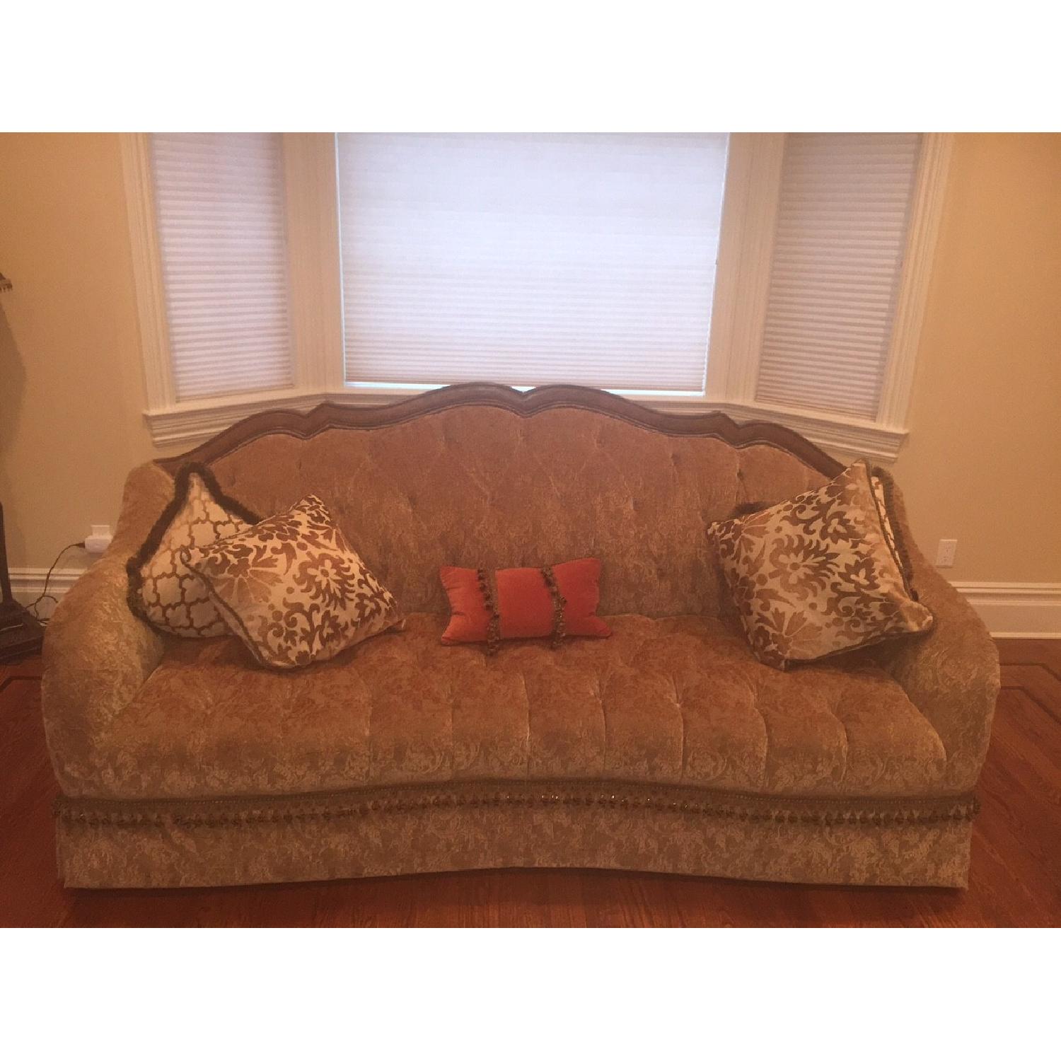 Aico Amini Villa Valencia Sofas and Cocktail Table Set - image-3