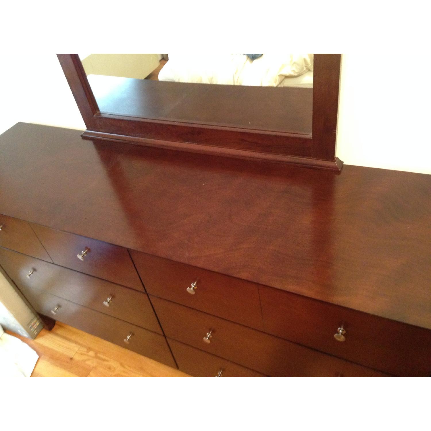 Bob's Tribeca Queen Bedroom Set - image-8